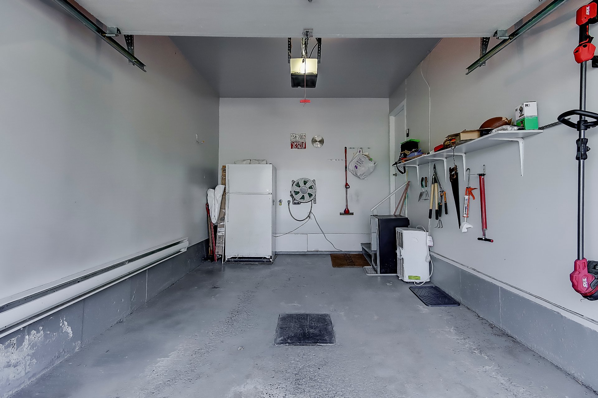 Photo - Garage