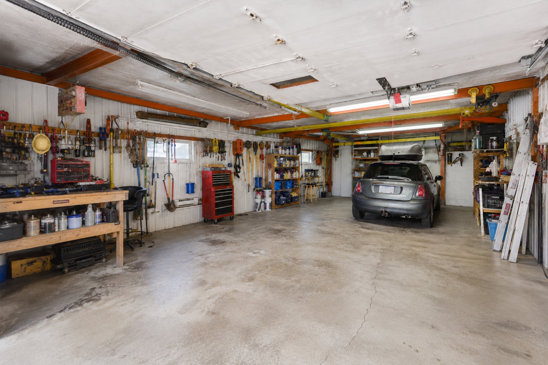 Photo - Garage
