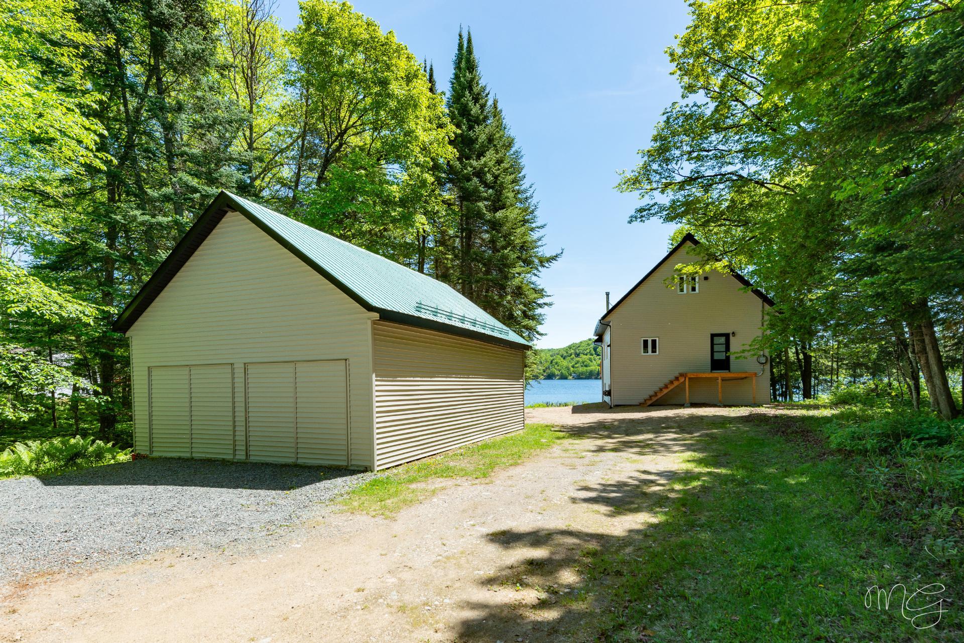 Photo - Garage