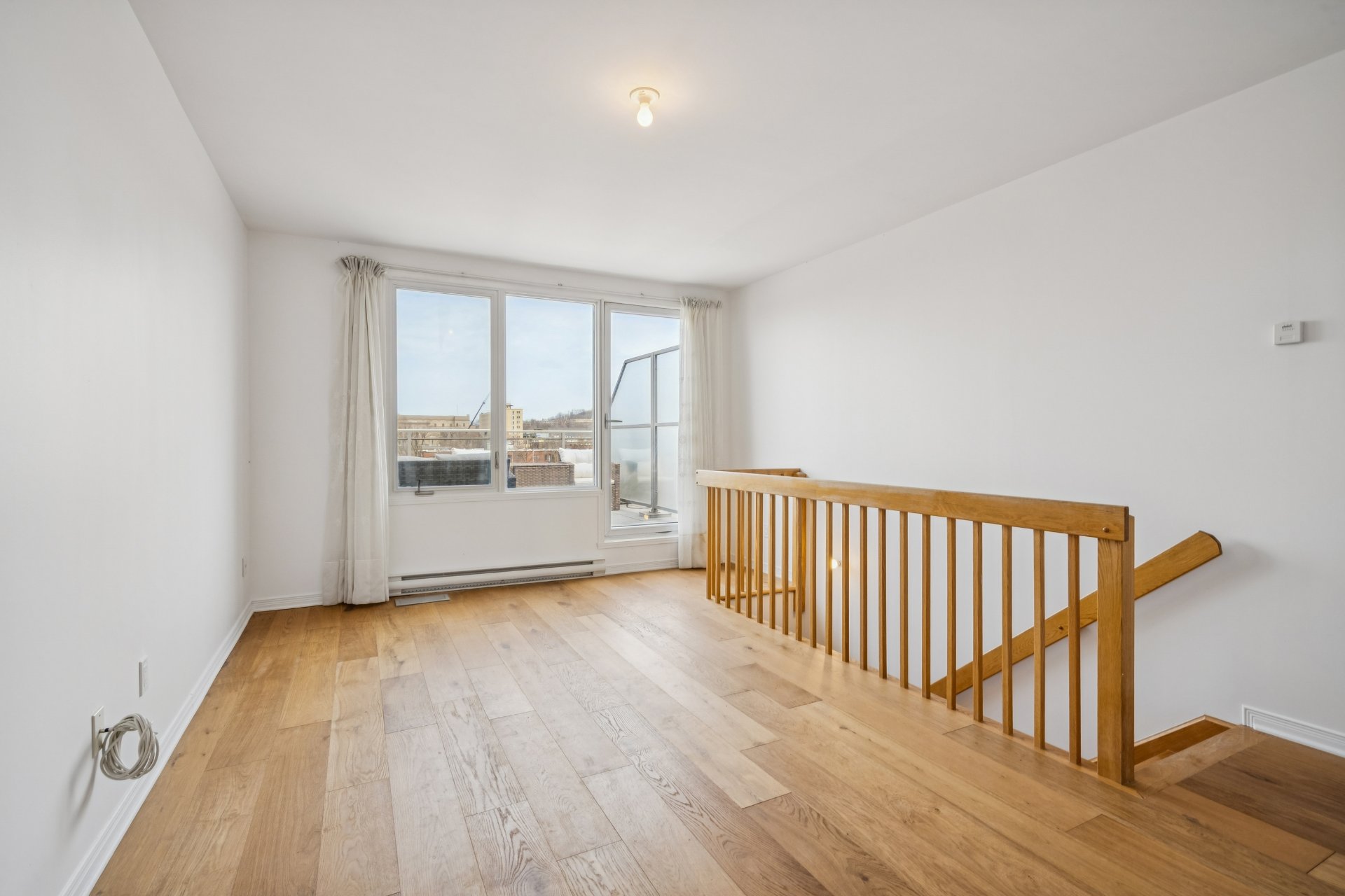 Photo - Mezzanine