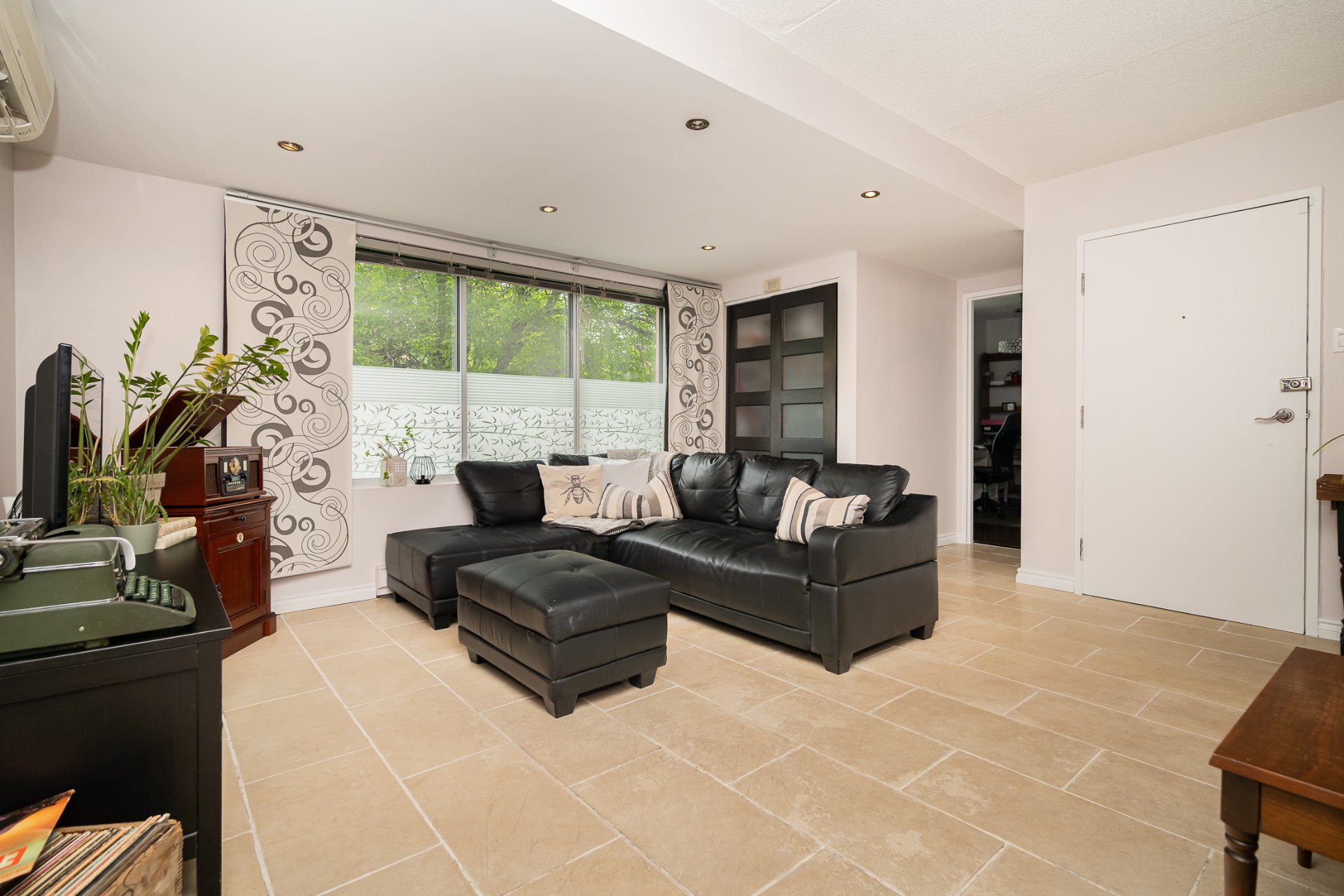 Photo - Salon