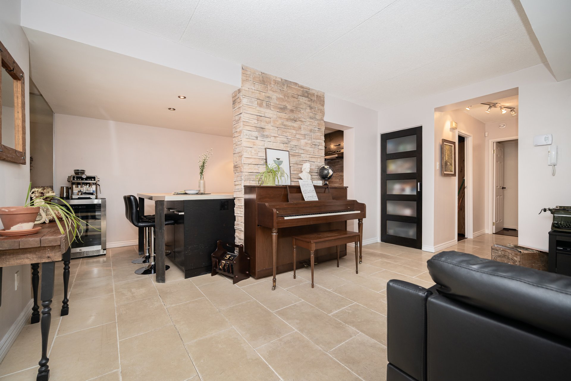 Photo - Salon