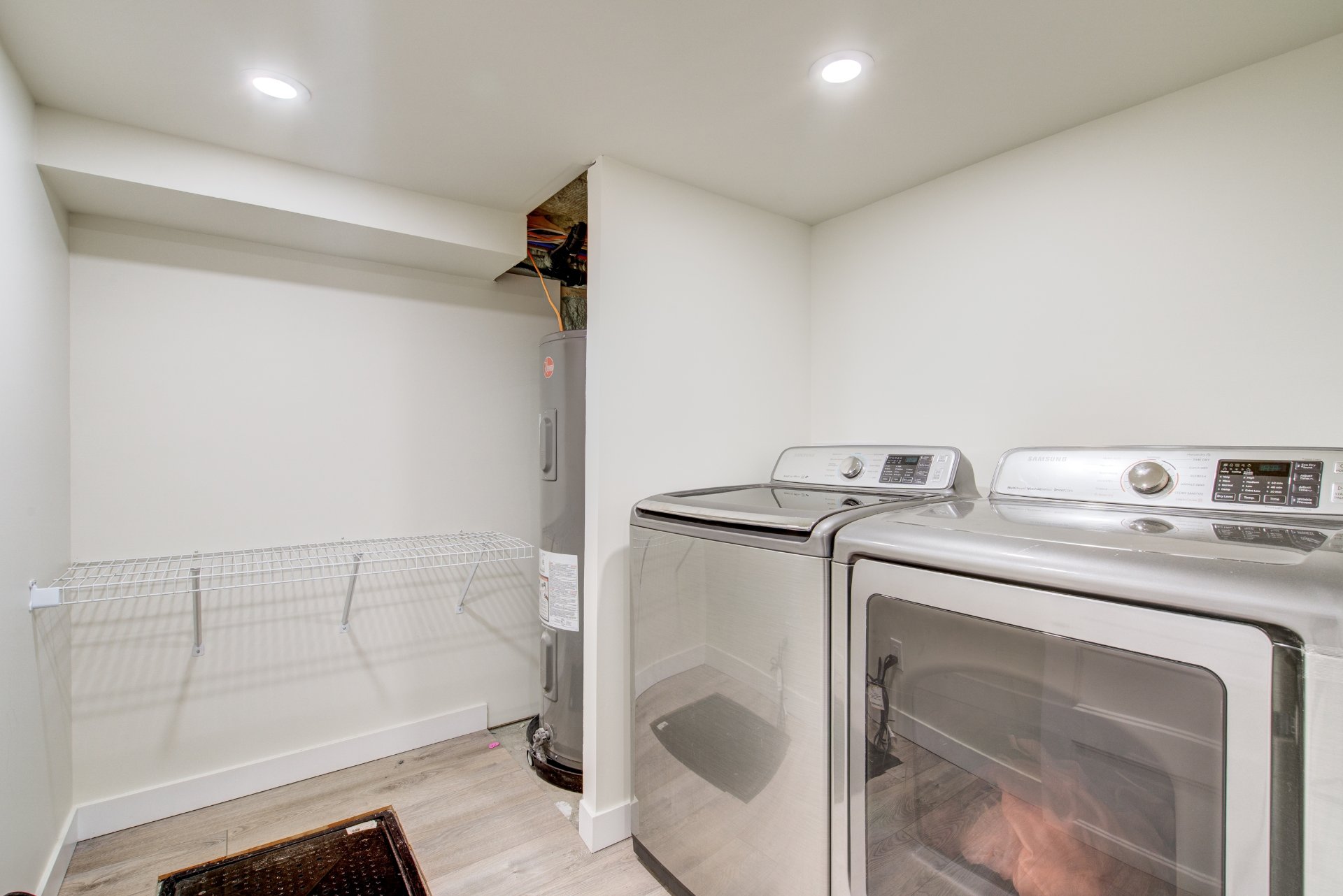 Photo - Laundry room