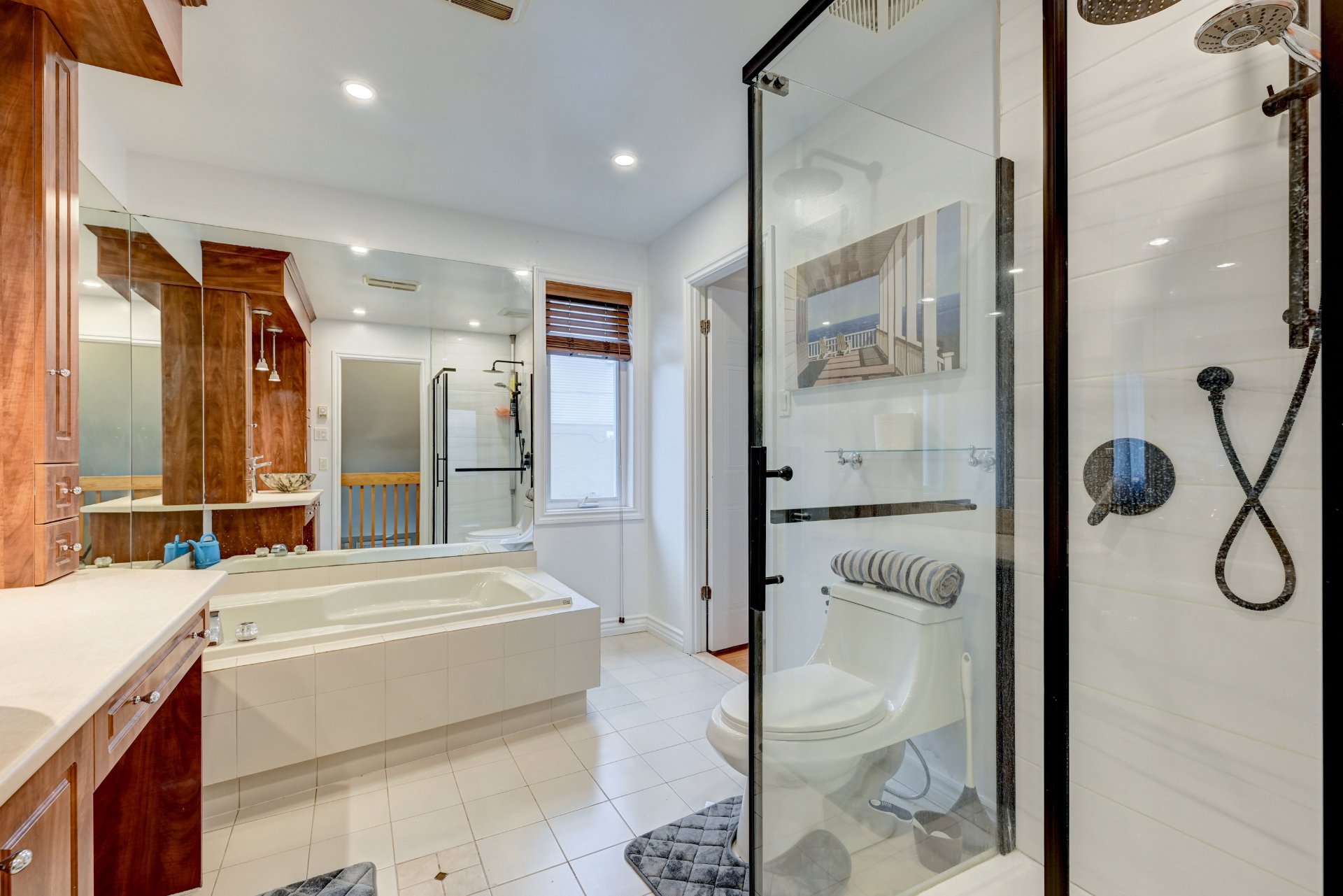 Photo - Ensuite bathroom