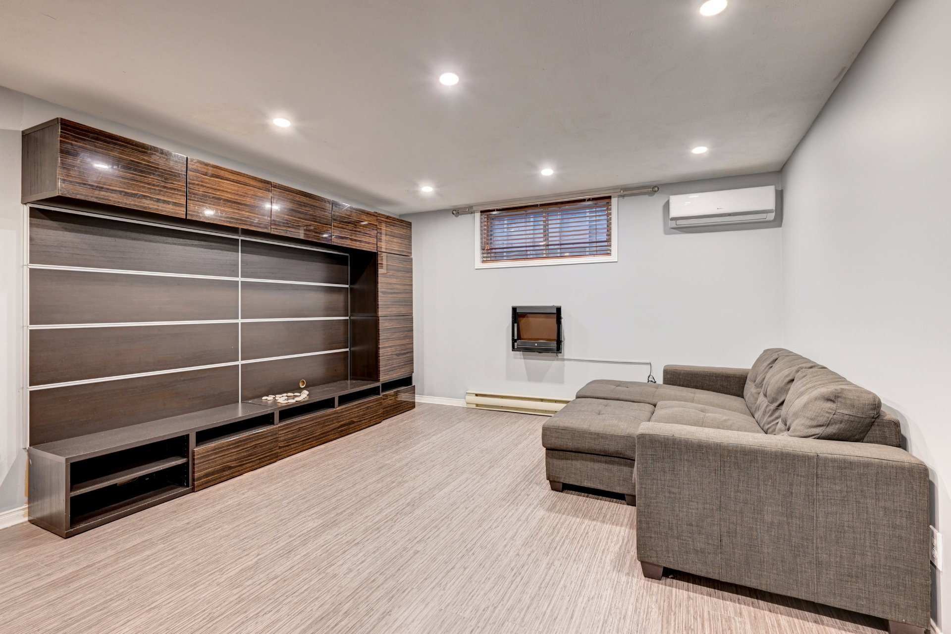 Photo - Family room