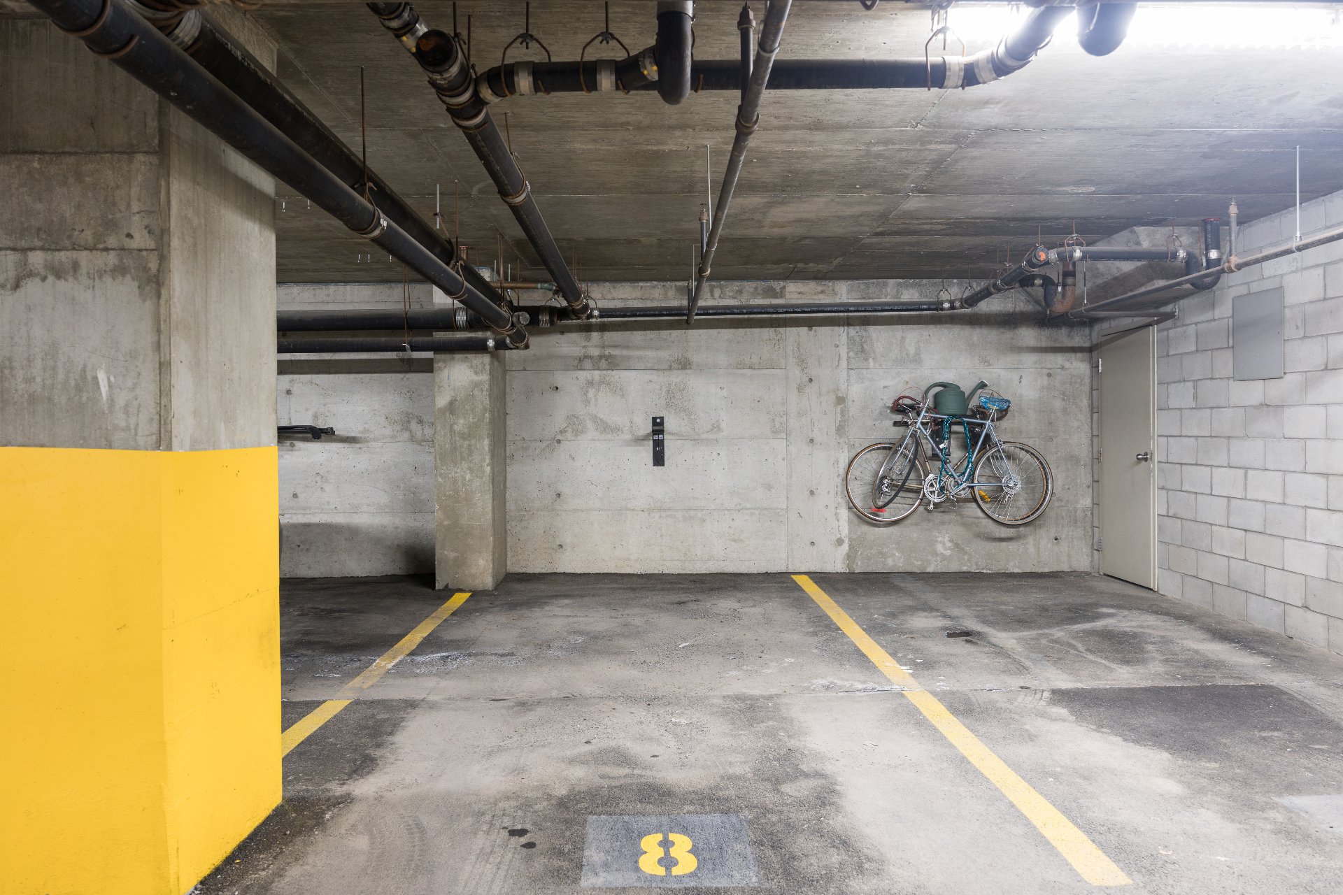 Photo - Garage