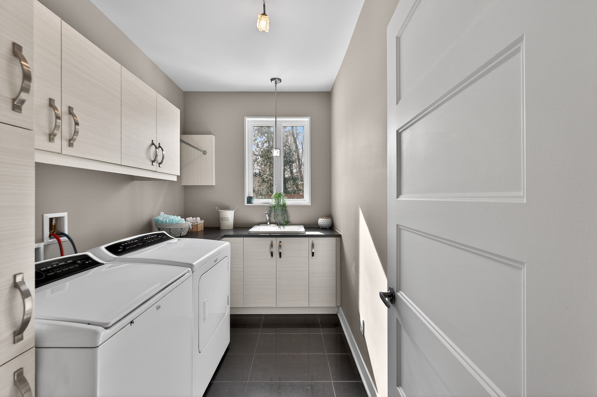 Photo - Laundry room