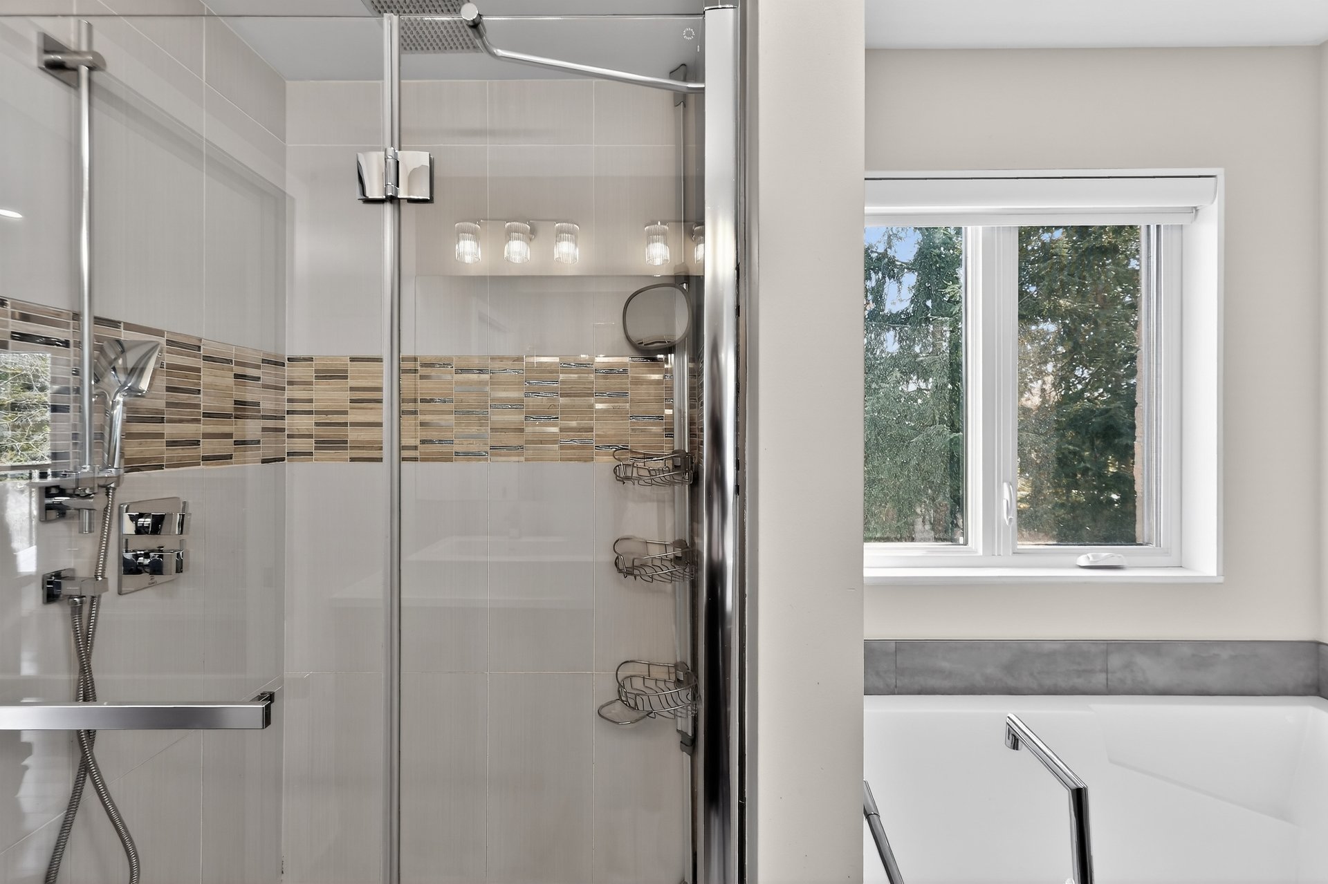 Photo - Ensuite bathroom