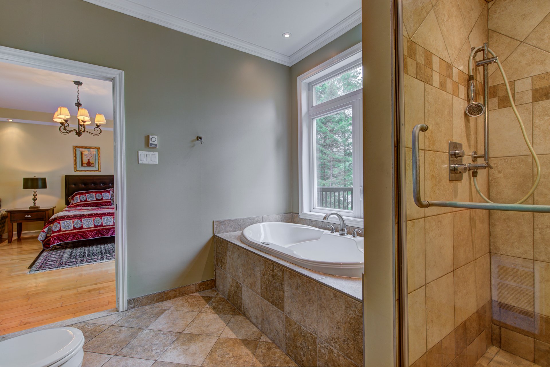 Photo - Ensuite bathroom