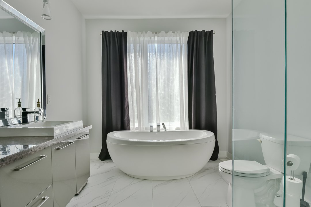 Ensuite bathroom