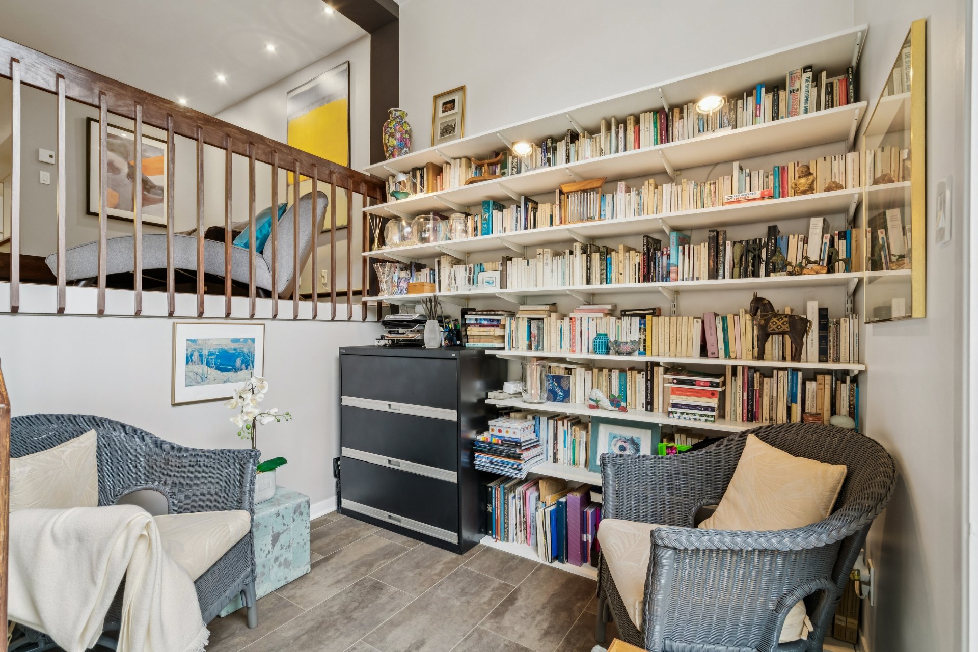 Photo - Bureau