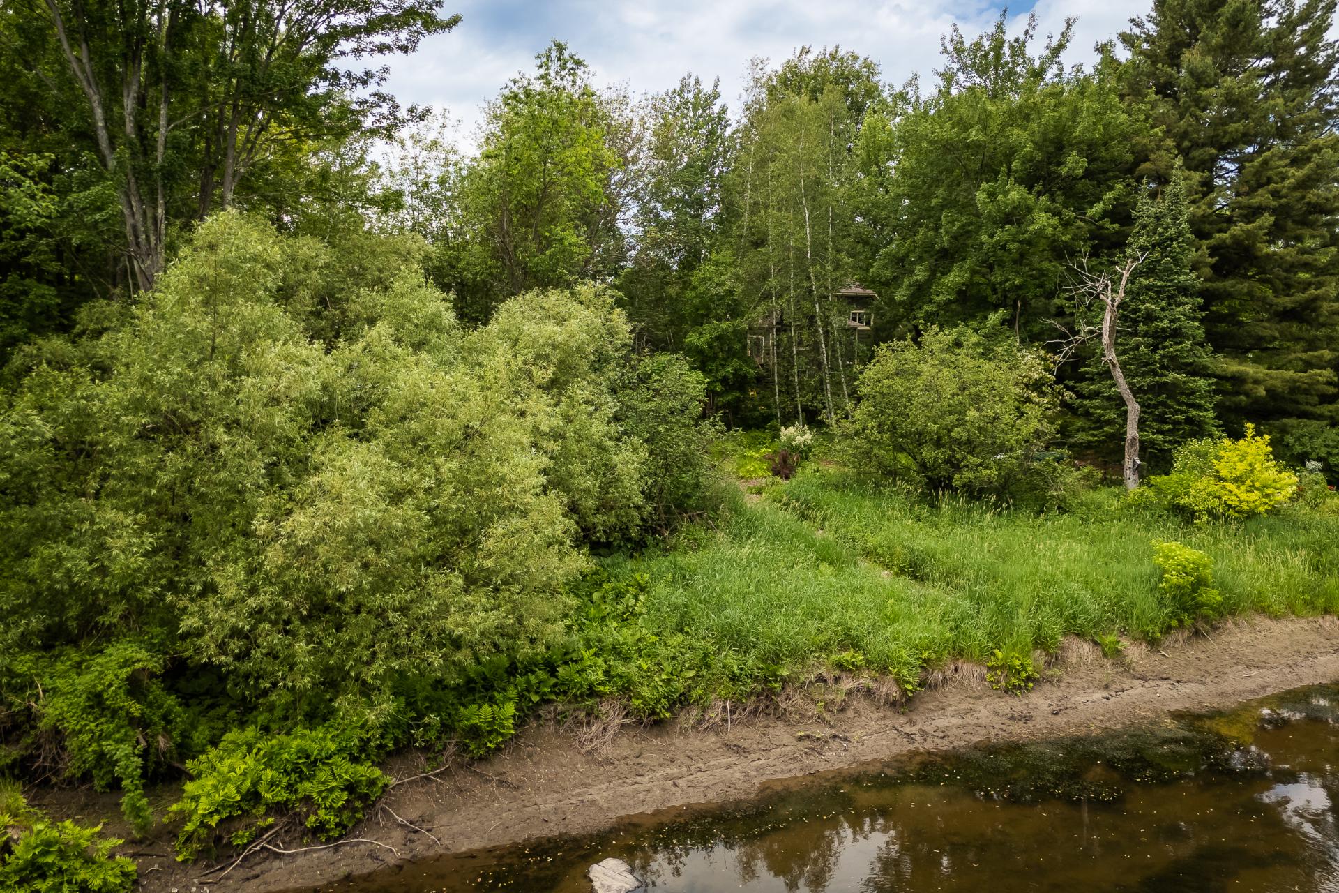 Accès au plan d'eau