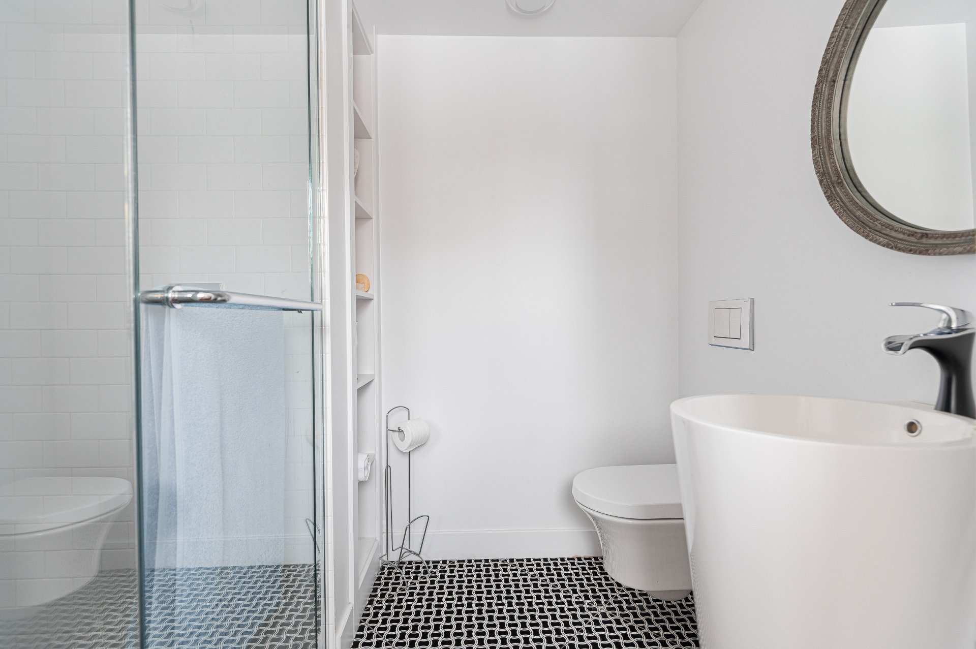 Photo - Ensuite bathroom