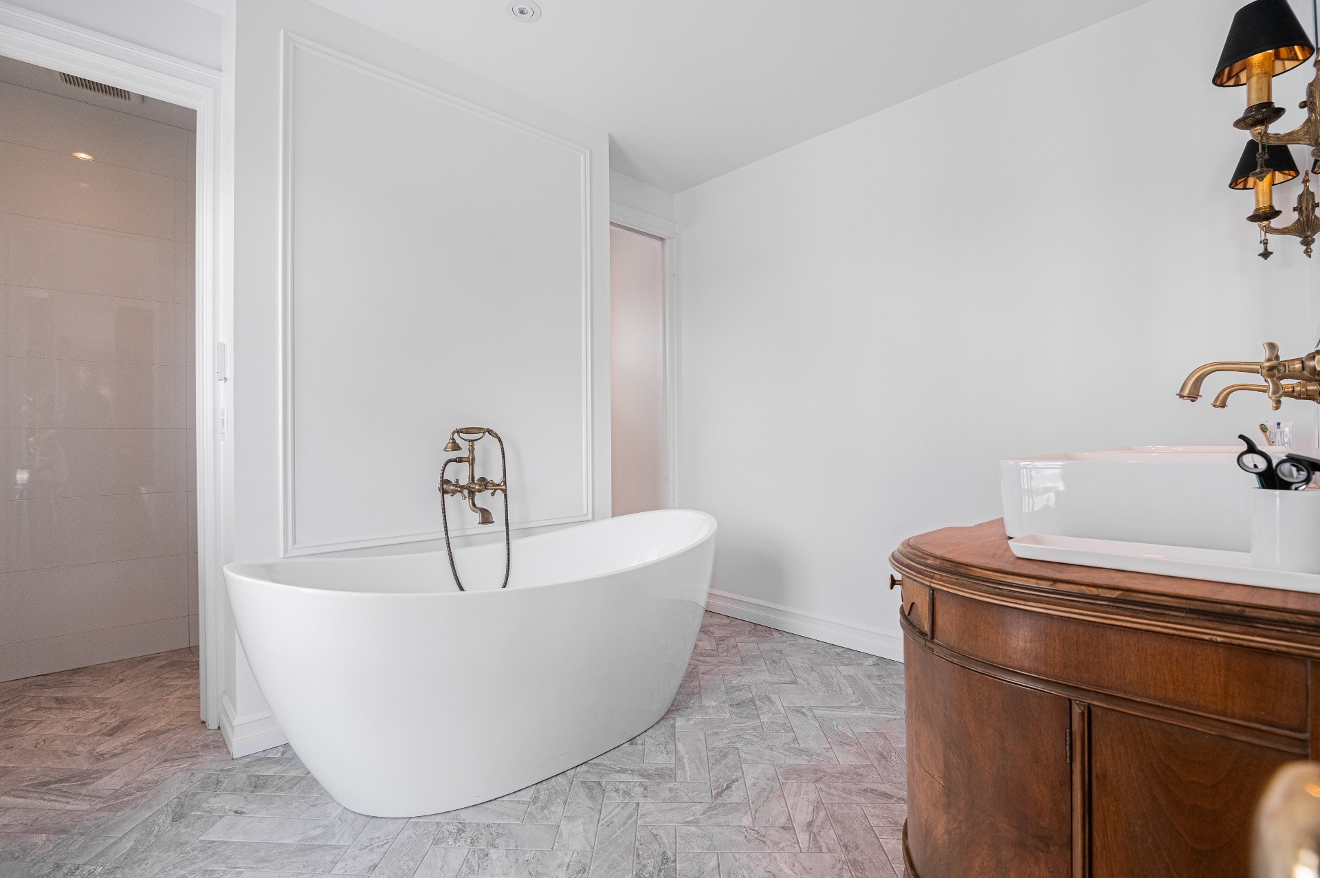 Photo - Ensuite bathroom