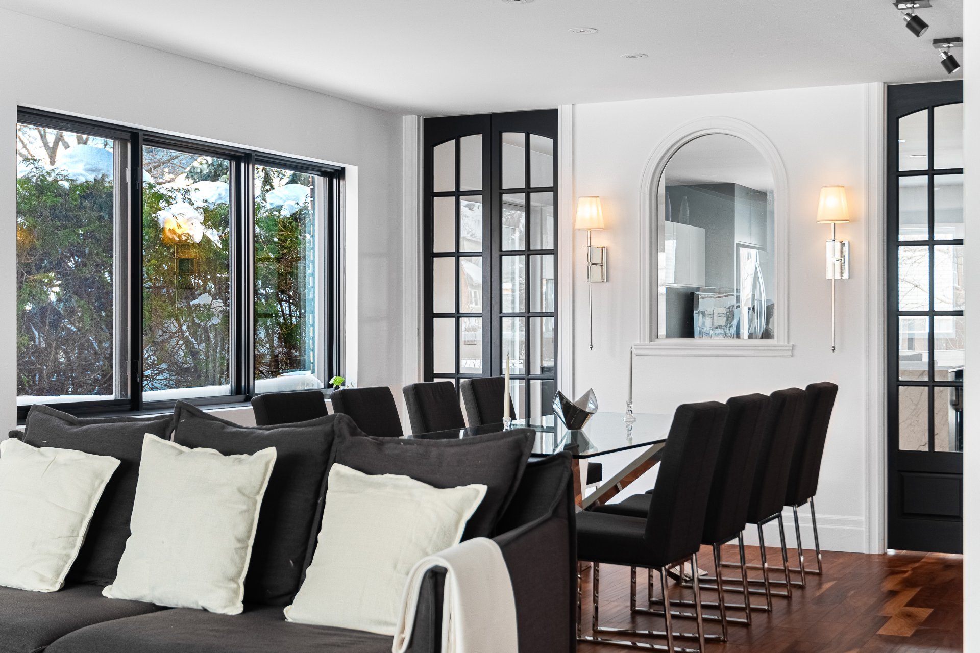 Photo - Dining room