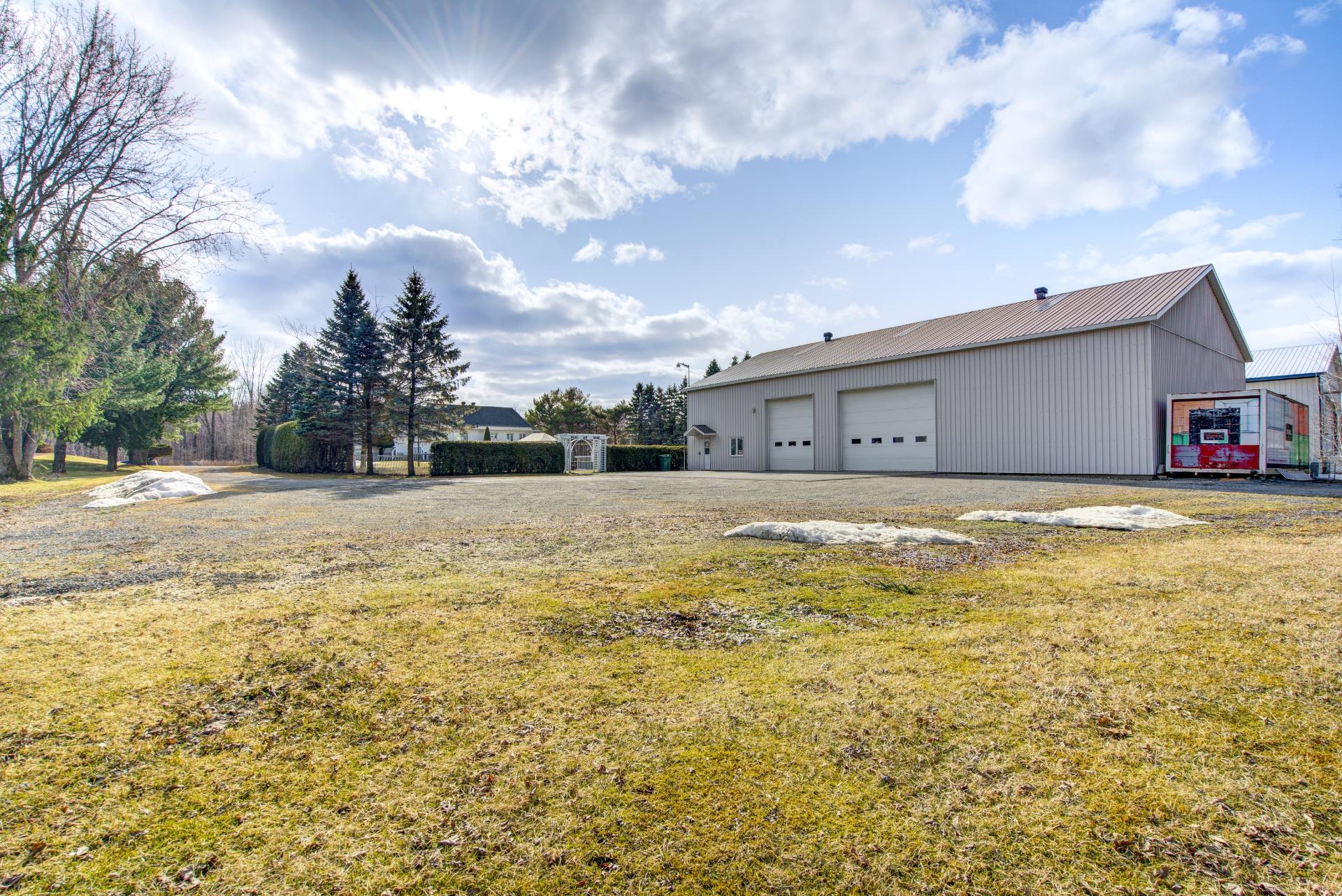 Photo - Garage