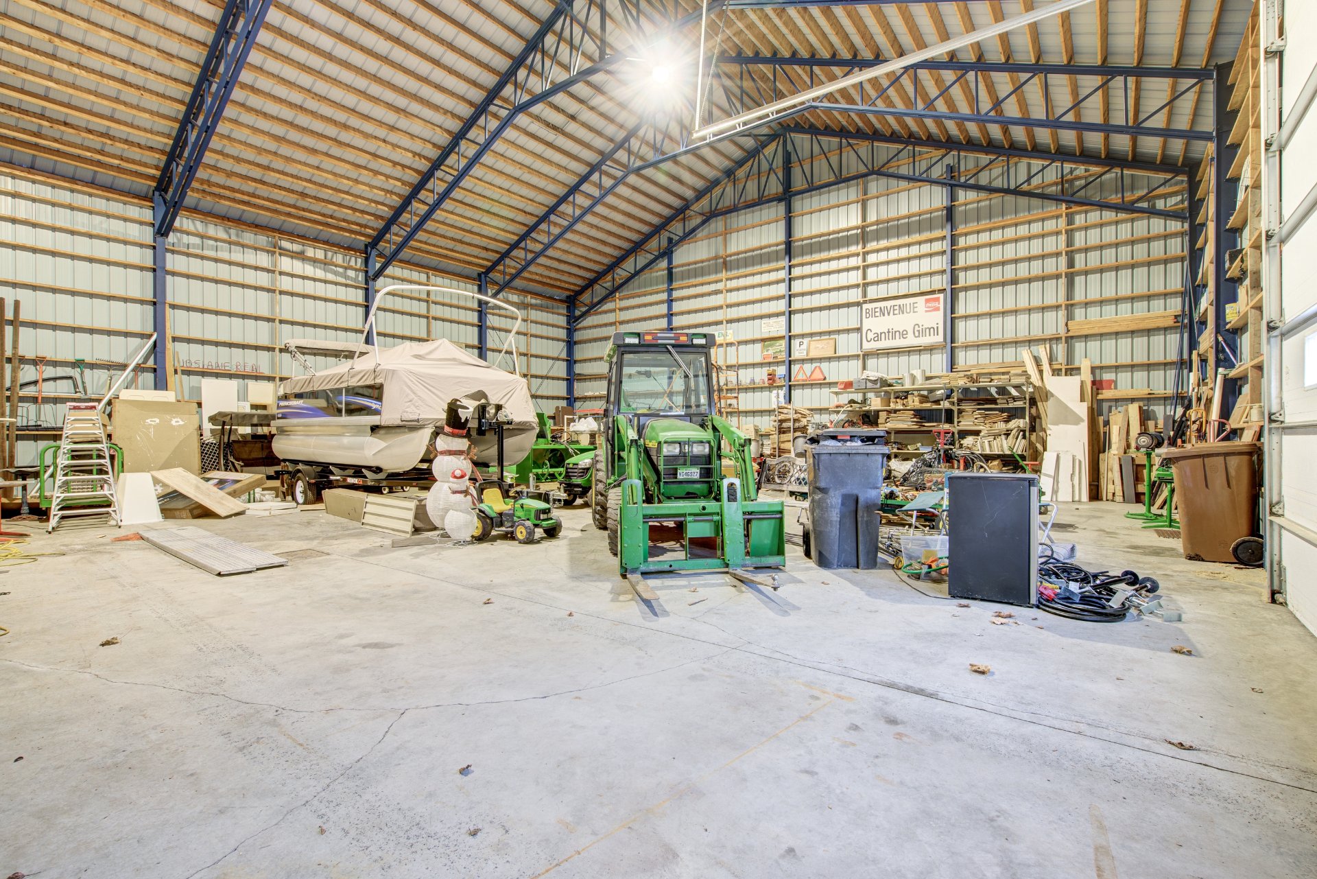 Photo - Garage