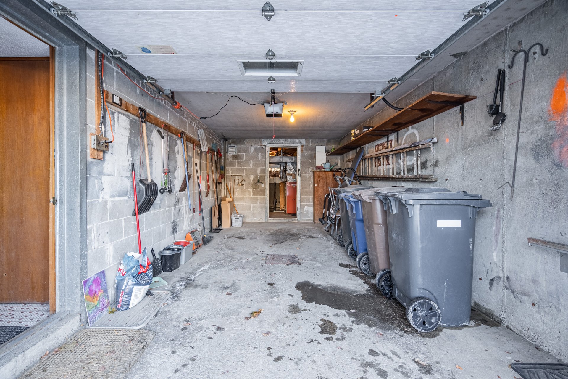 Photo - Garage