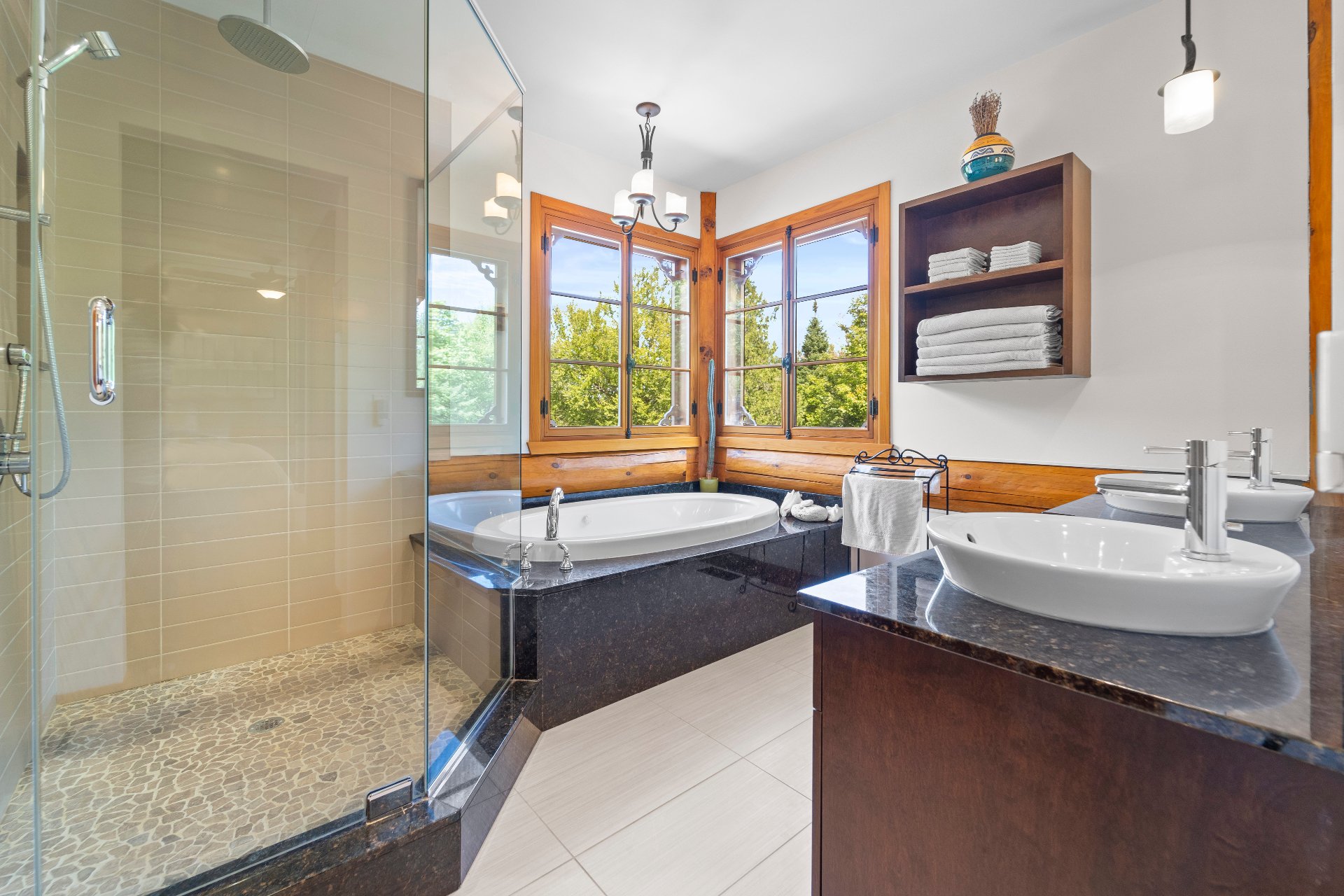 Photo - Ensuite bathroom