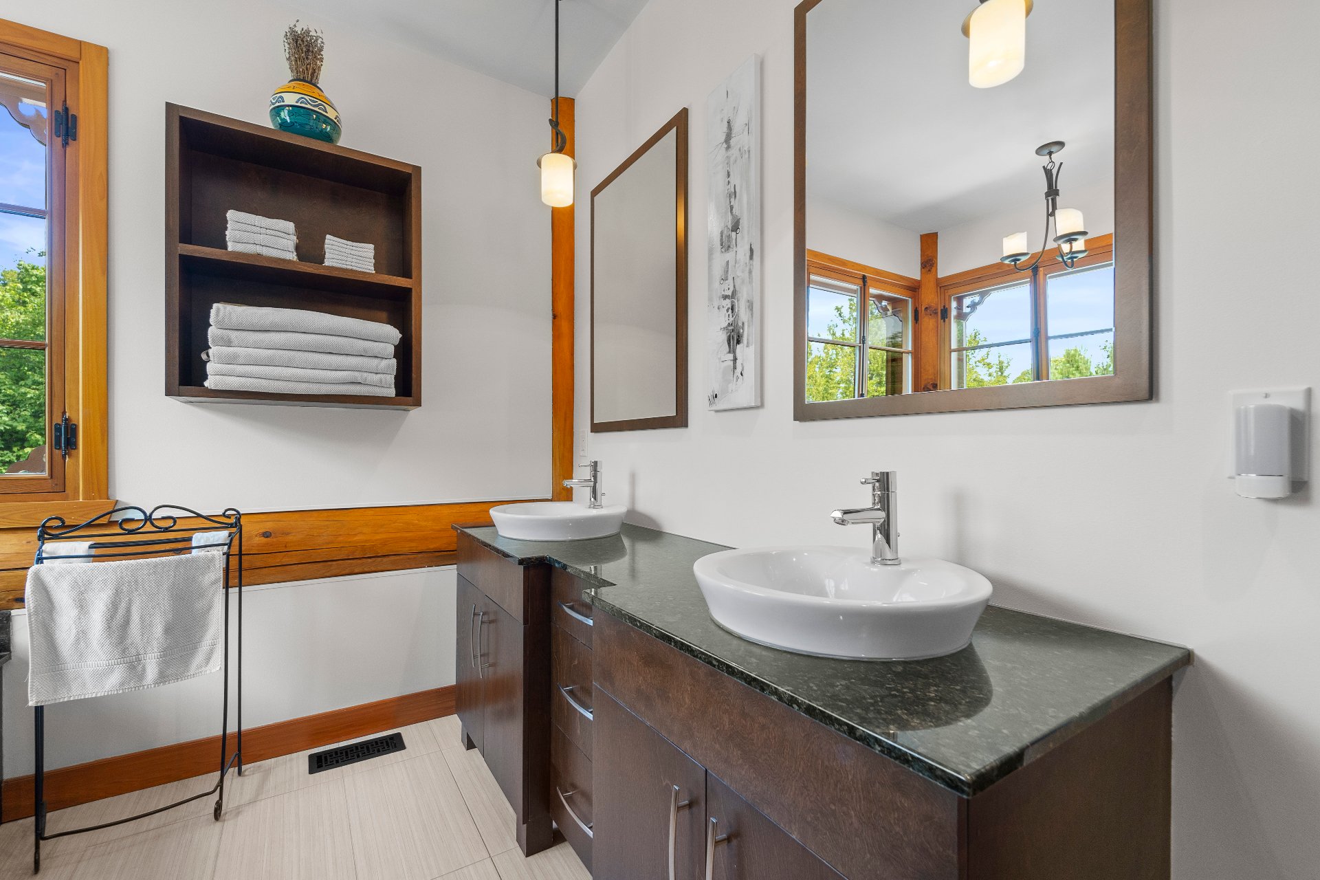 Photo - Ensuite bathroom