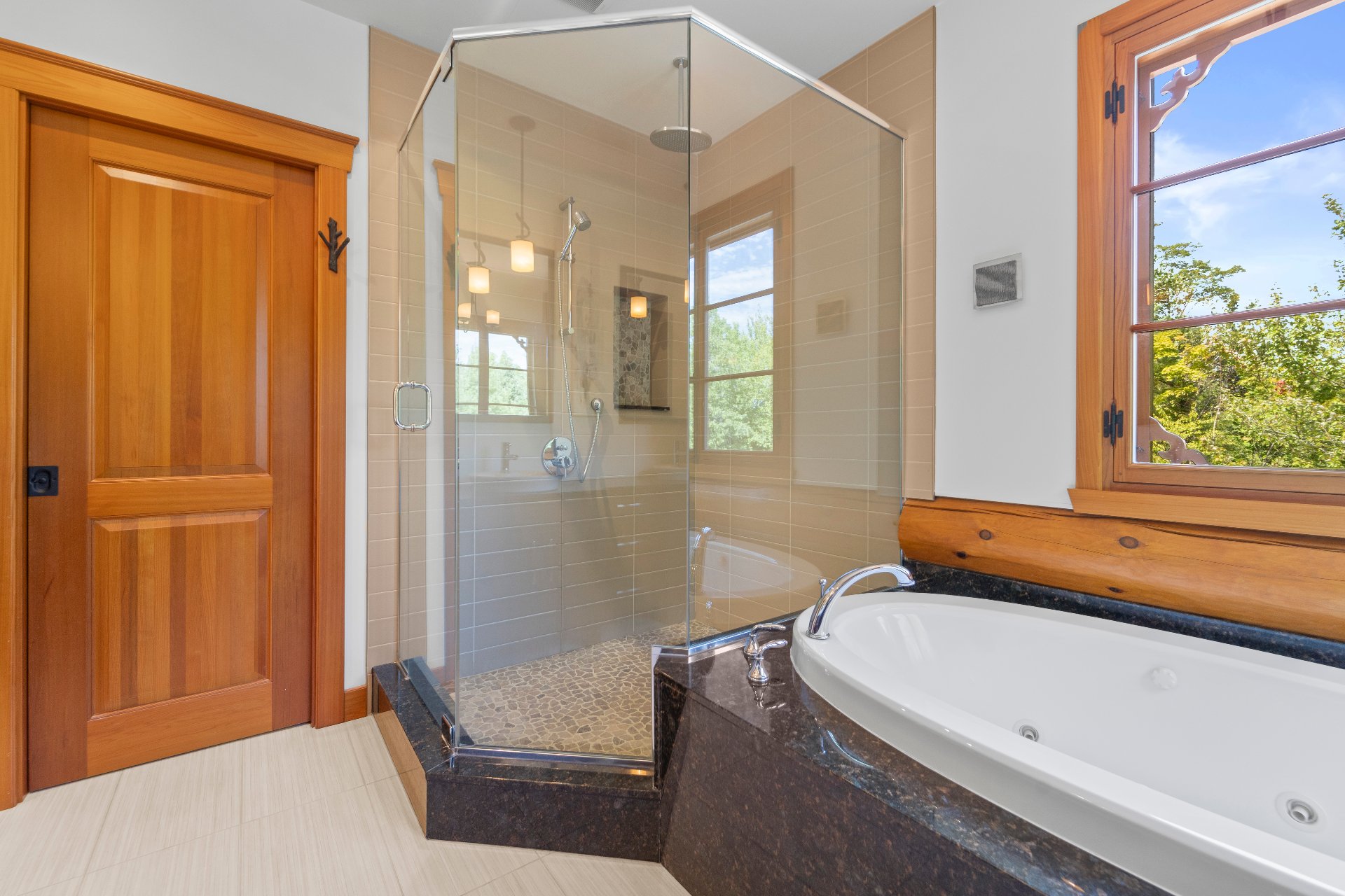 Photo - Ensuite bathroom