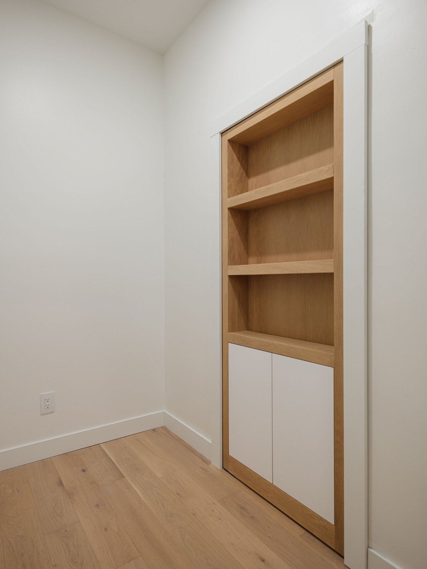 Photo - PASAGEWAY