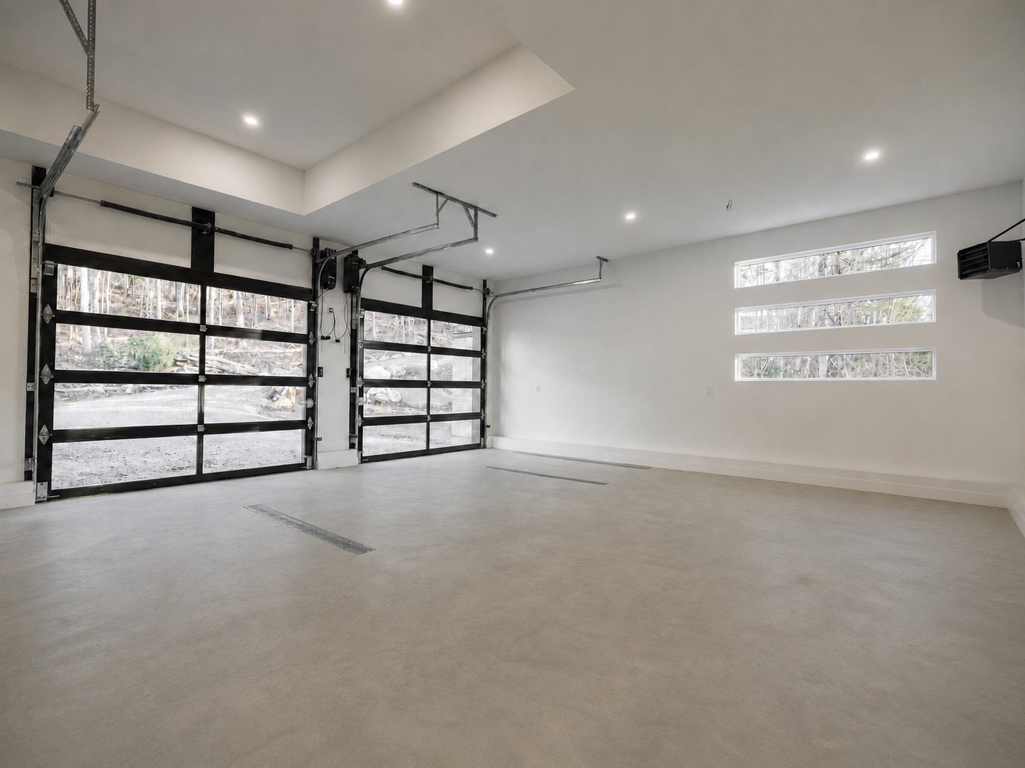 Photo - Garage