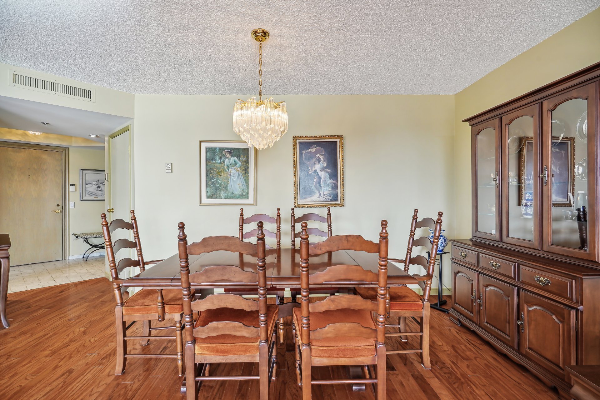 Photo - Salle à manger