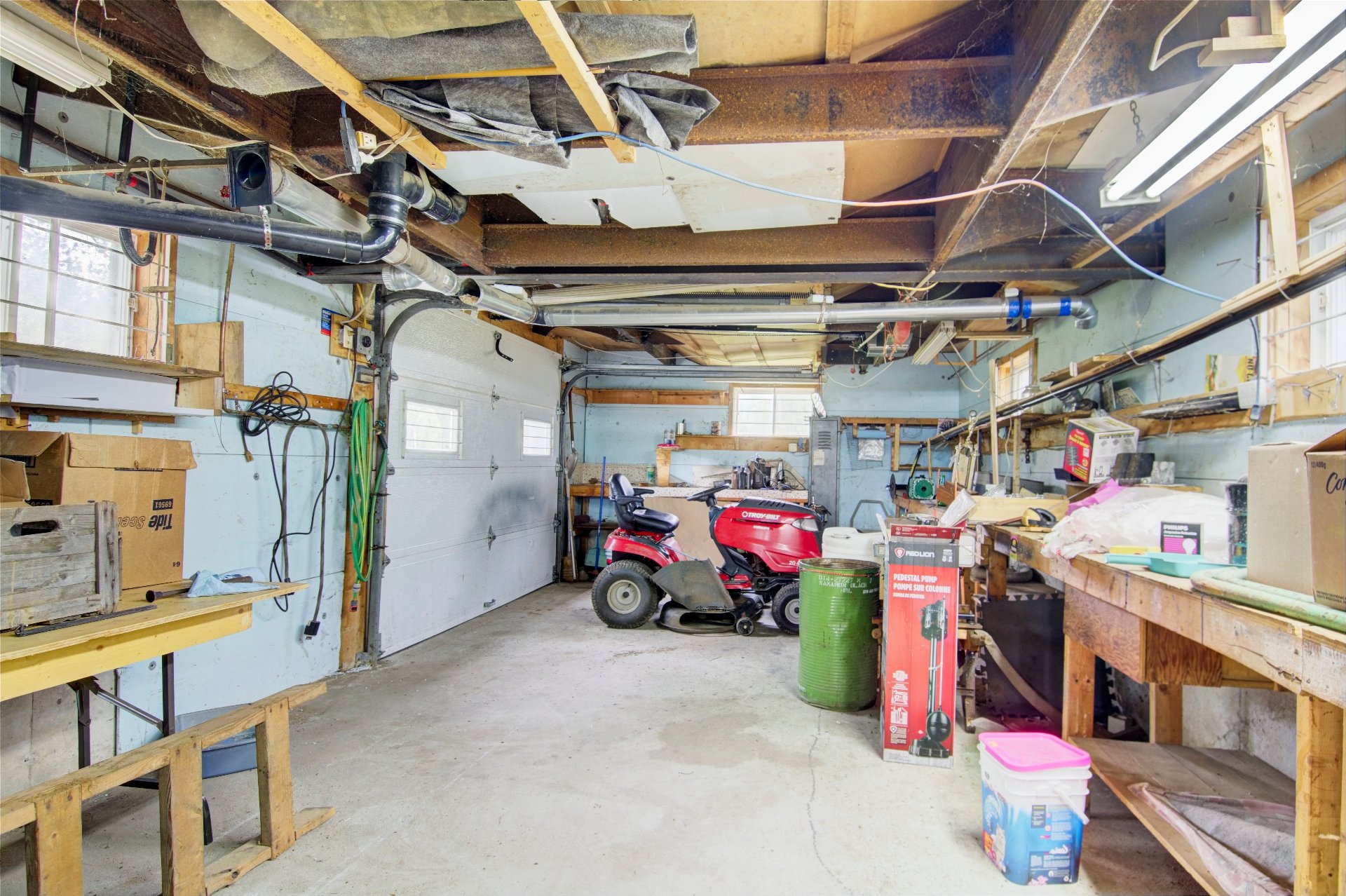 Photo - Garage