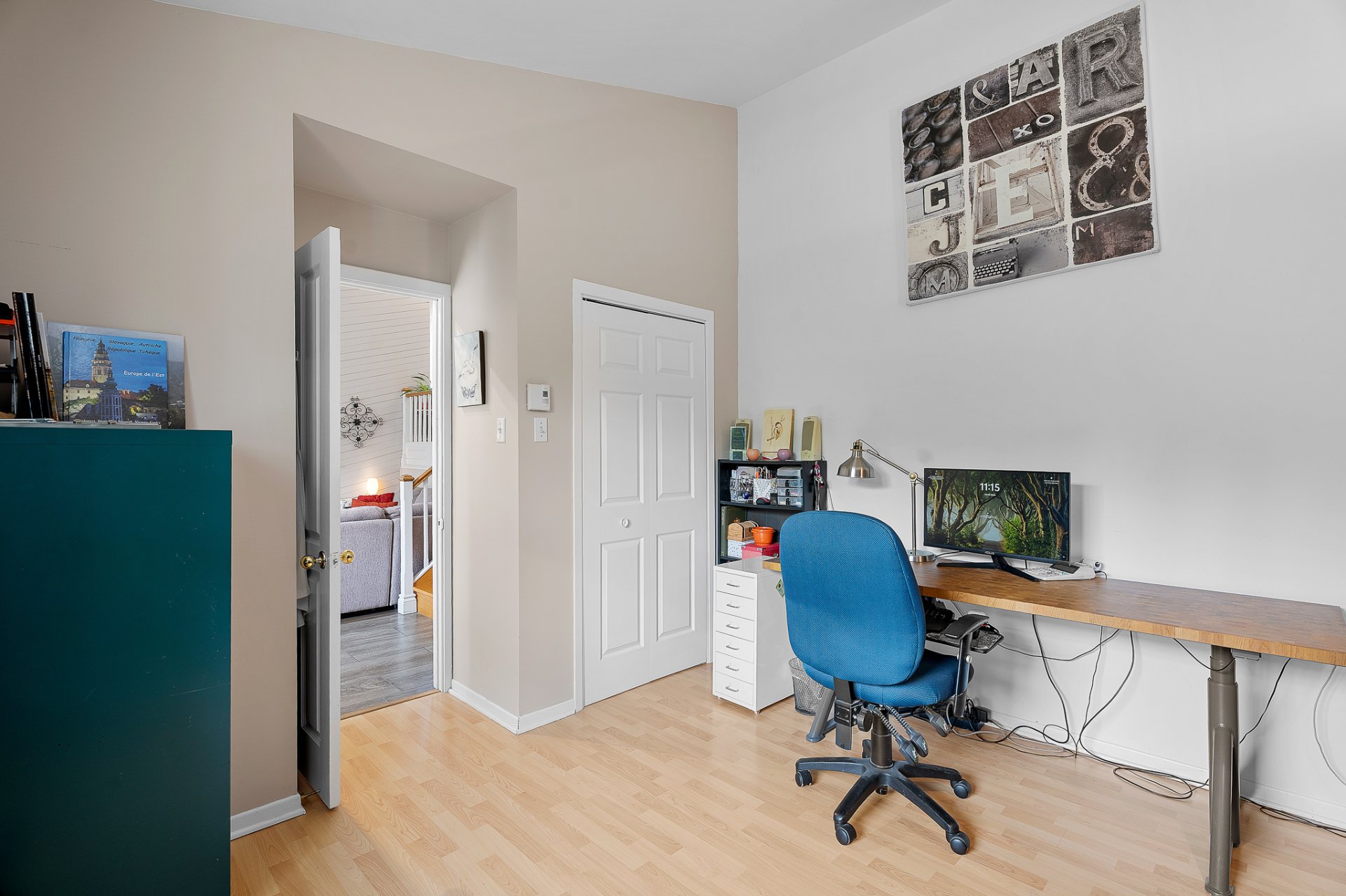 Photo - Bureau