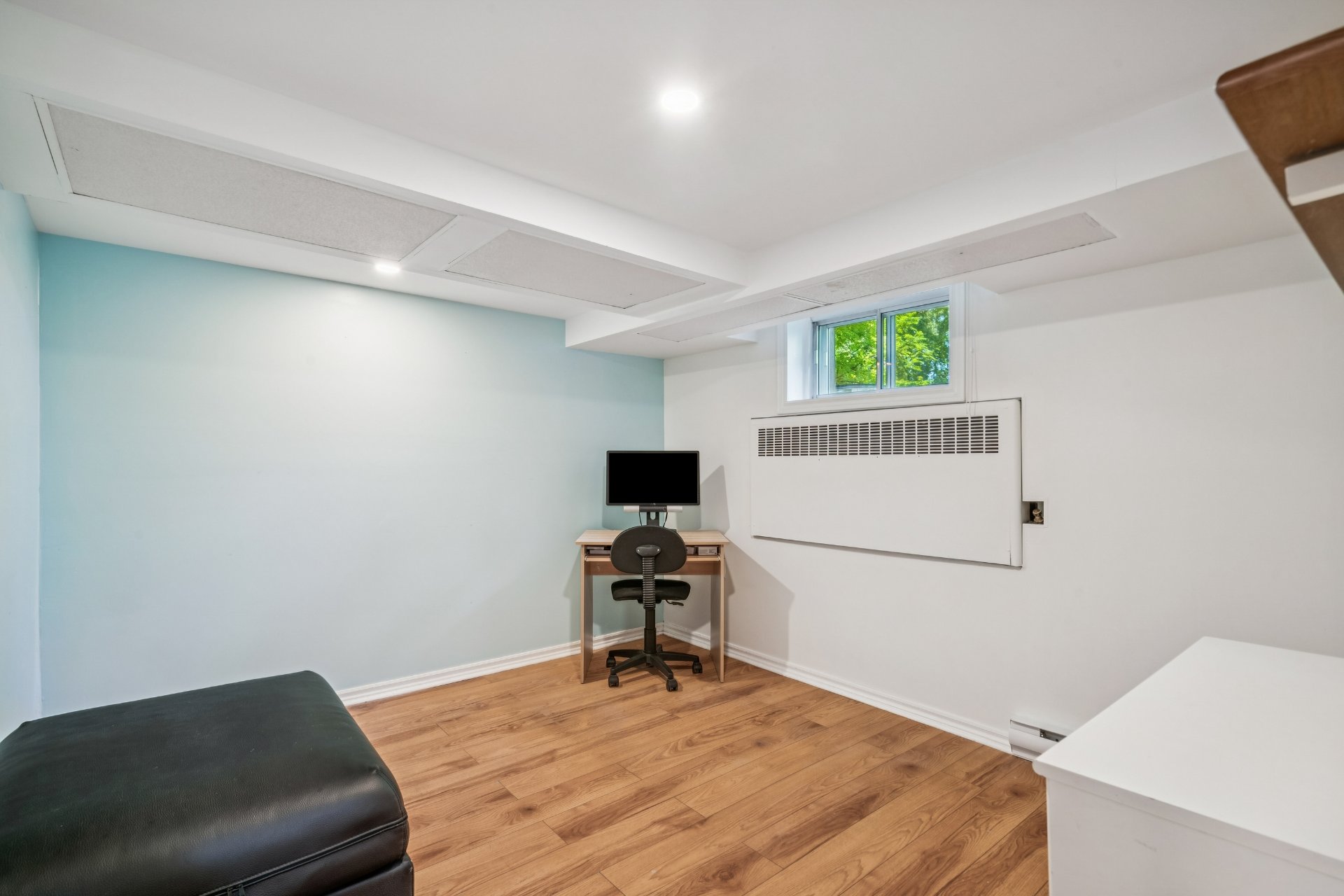 Photo - Bureau