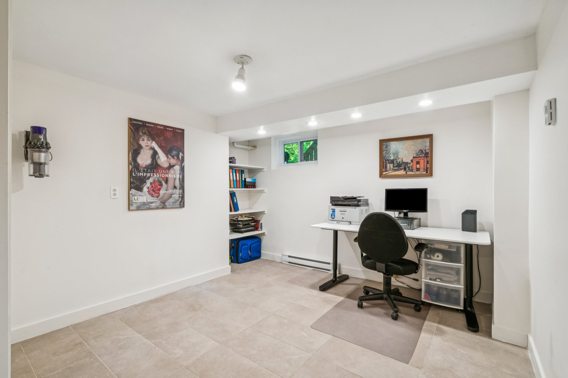 Photo - Bureau