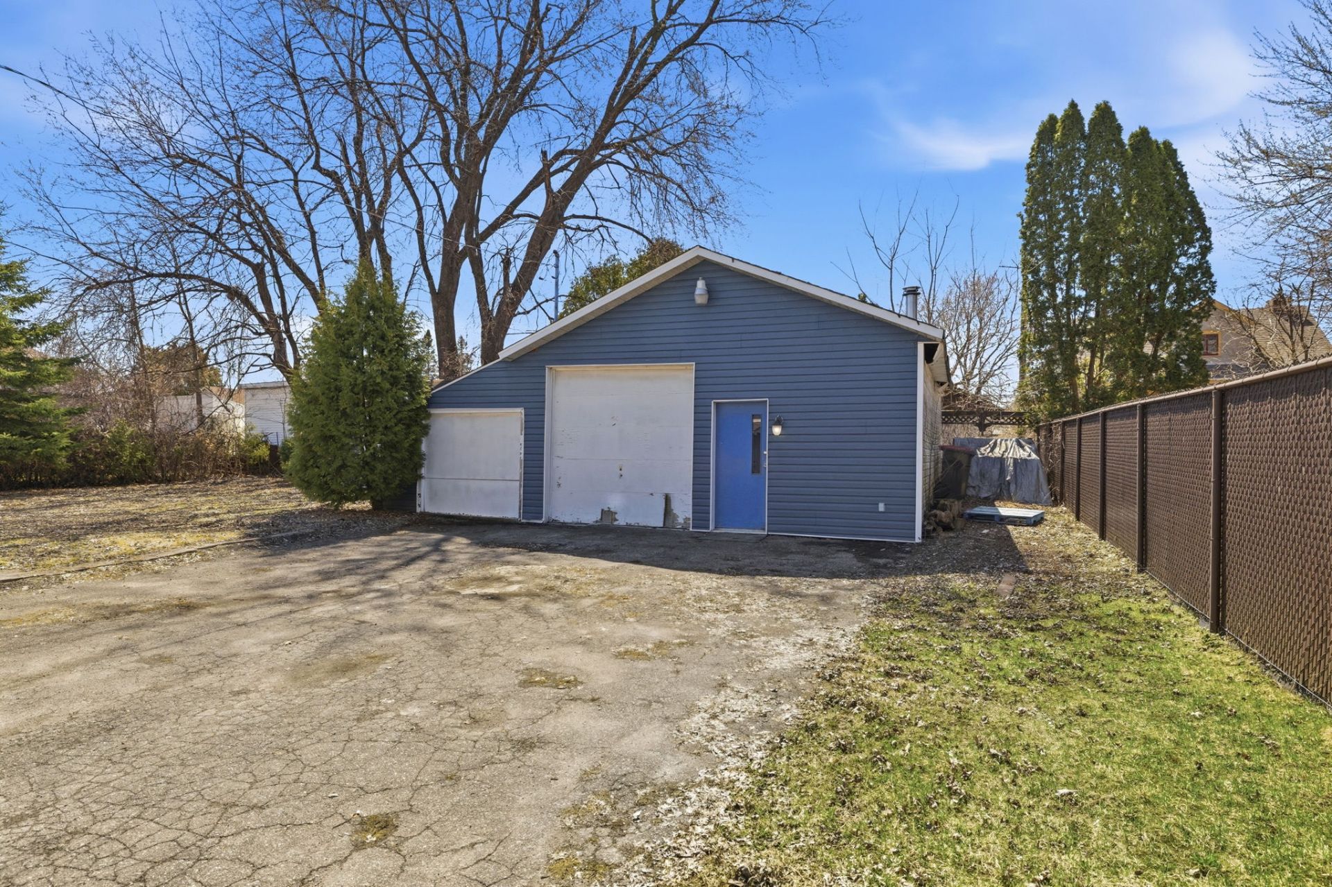 Photo - Garage