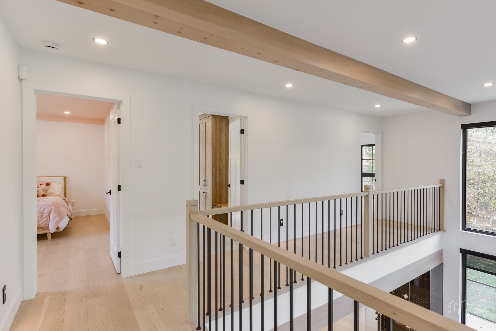 Photo - PASAGEWAY