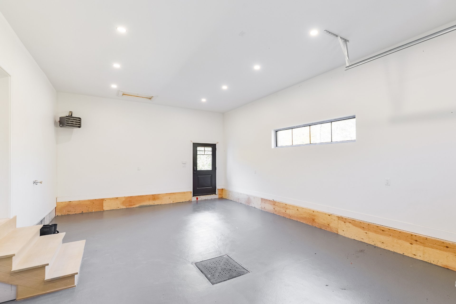 Photo - Garage