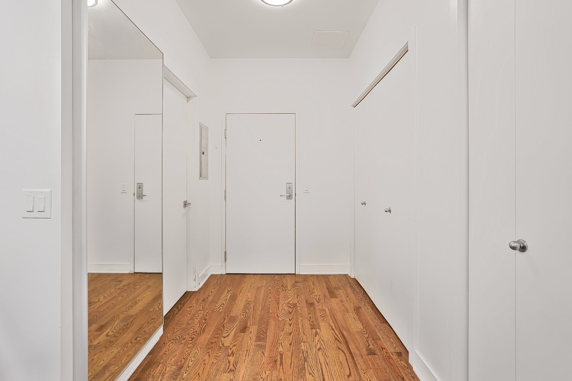 Photo - Hallway