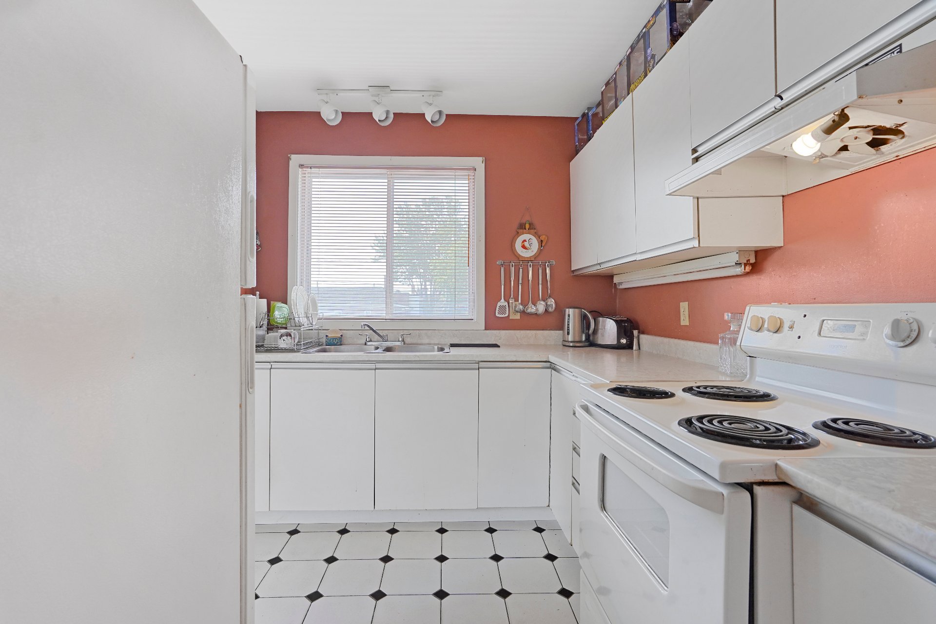Photo - Kitchen