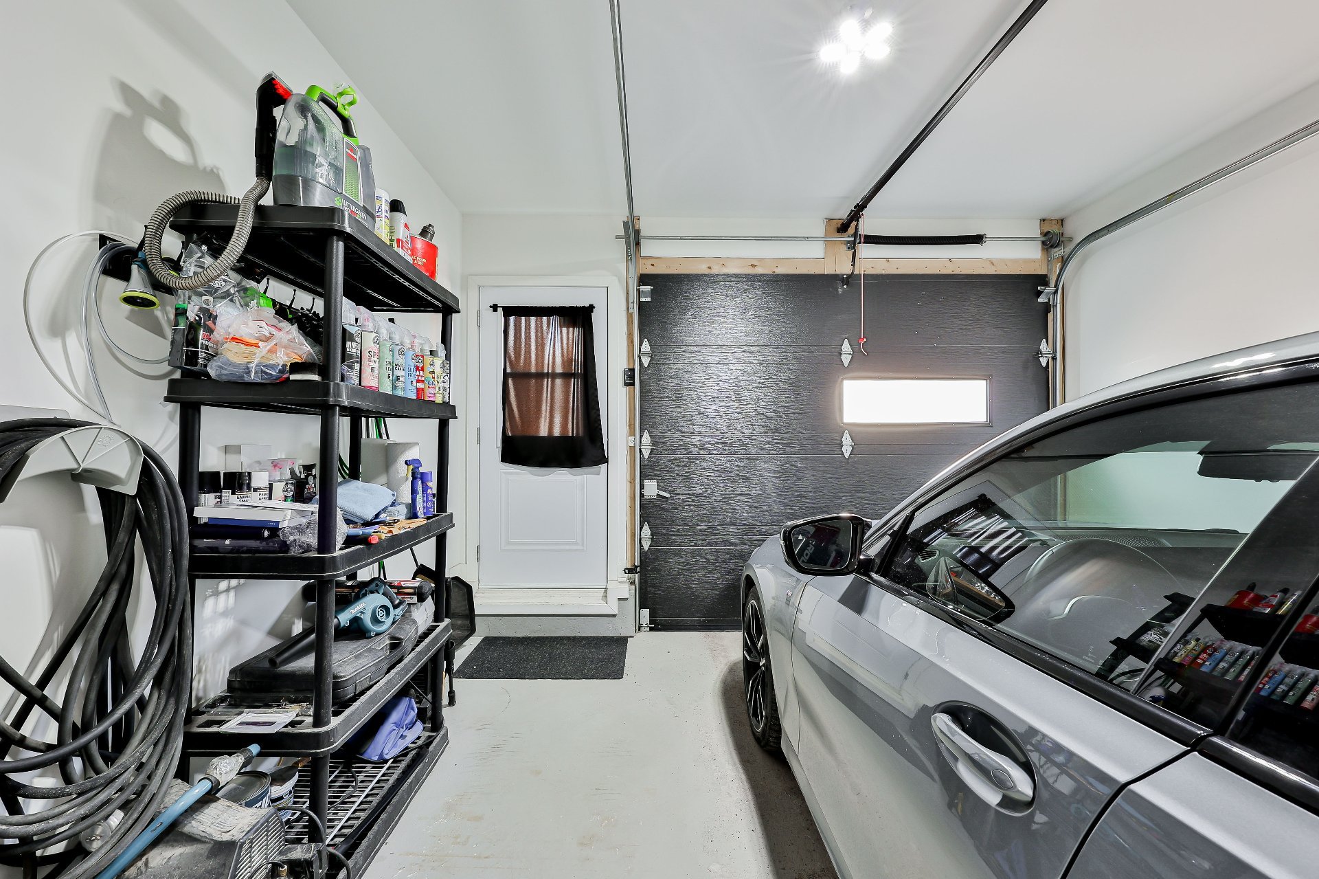 Photo - Garage