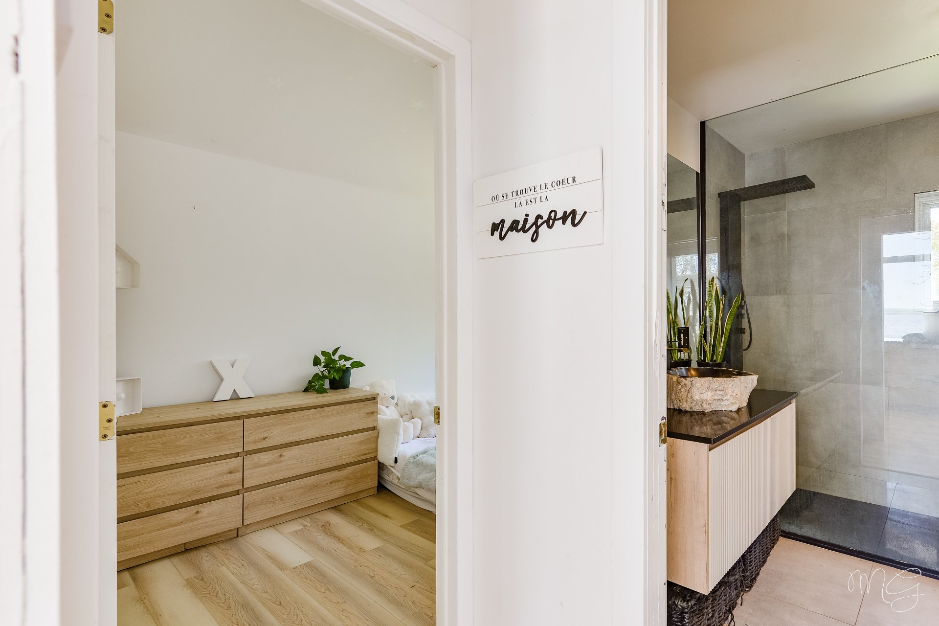Photo - PASAGEWAY
