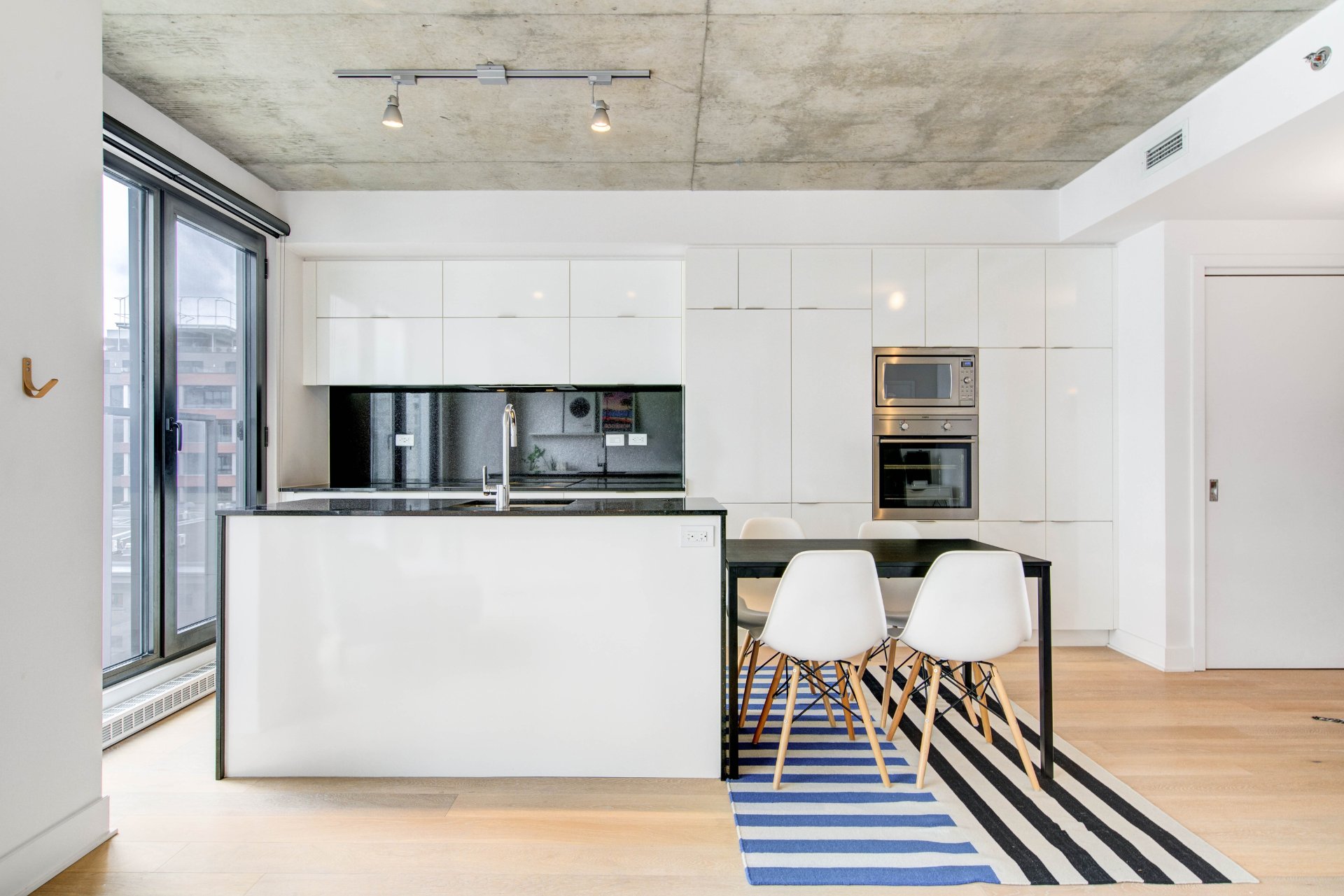 Photo - Kitchen