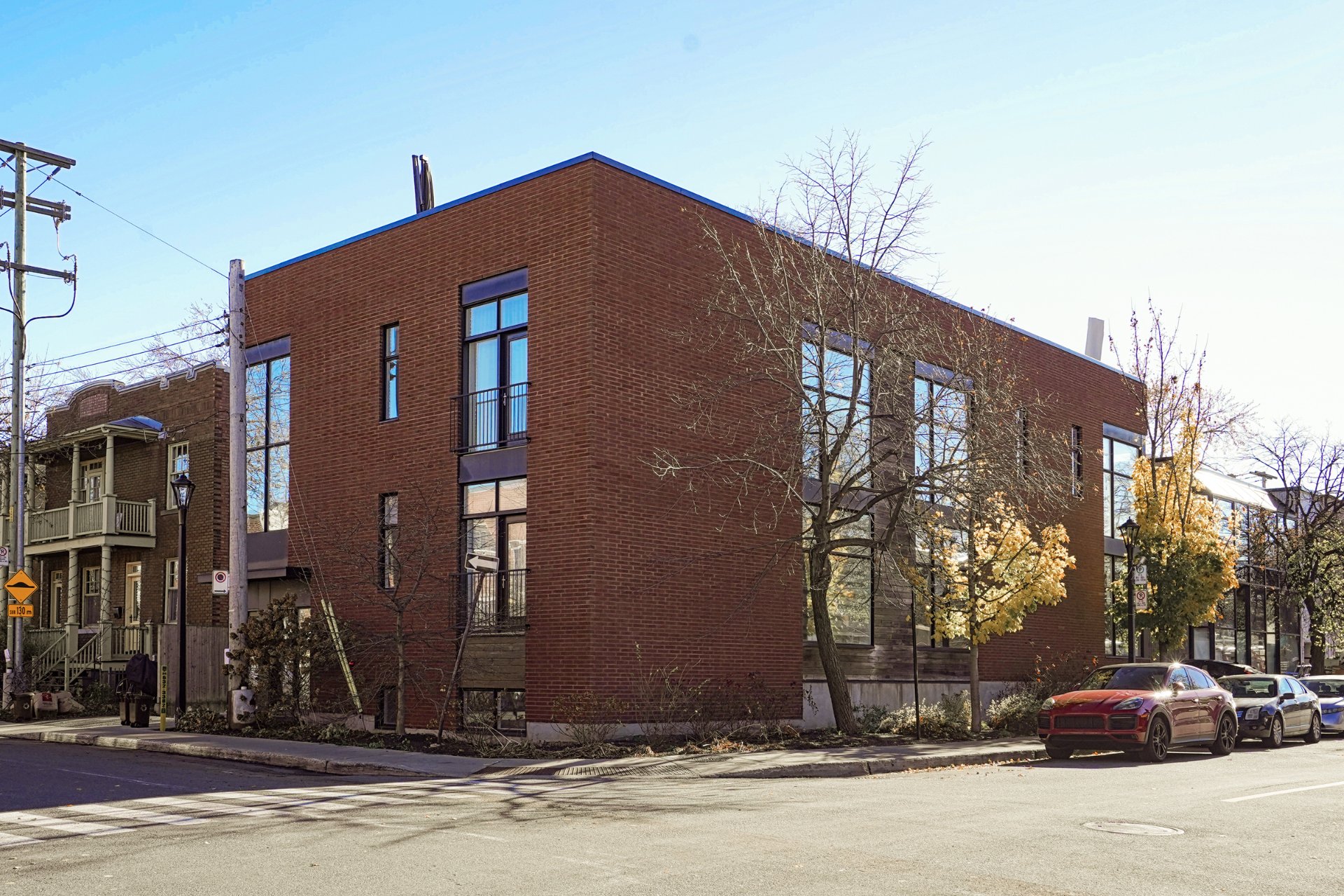Photo - Façade