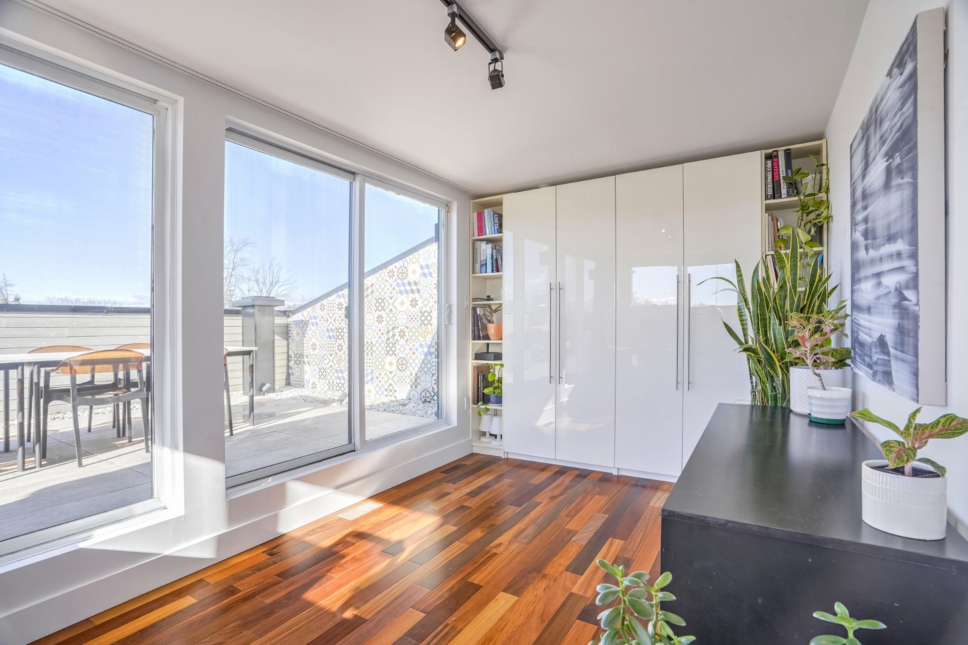 Photo - Bureau