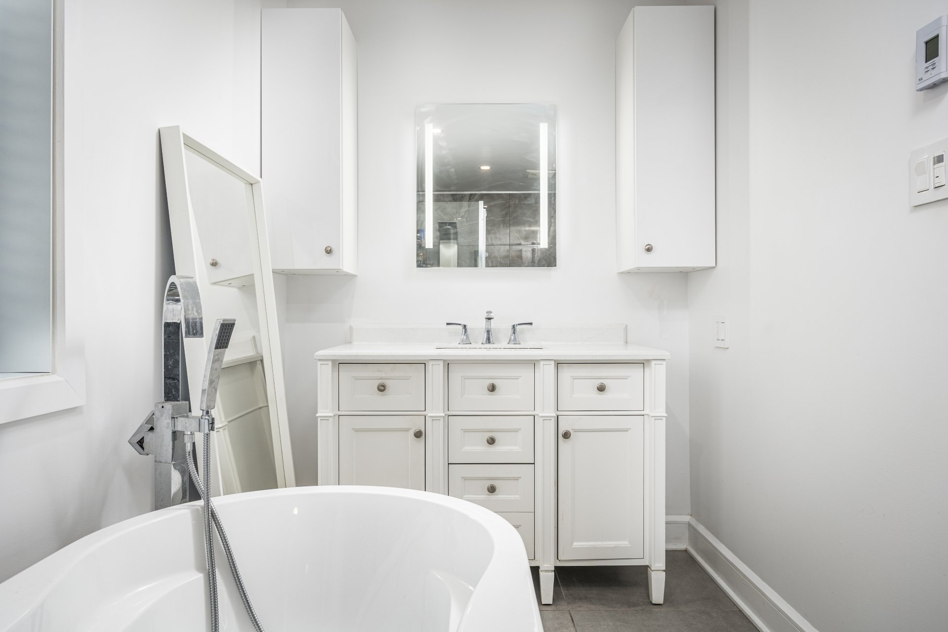 Photo - Ensuite bathroom