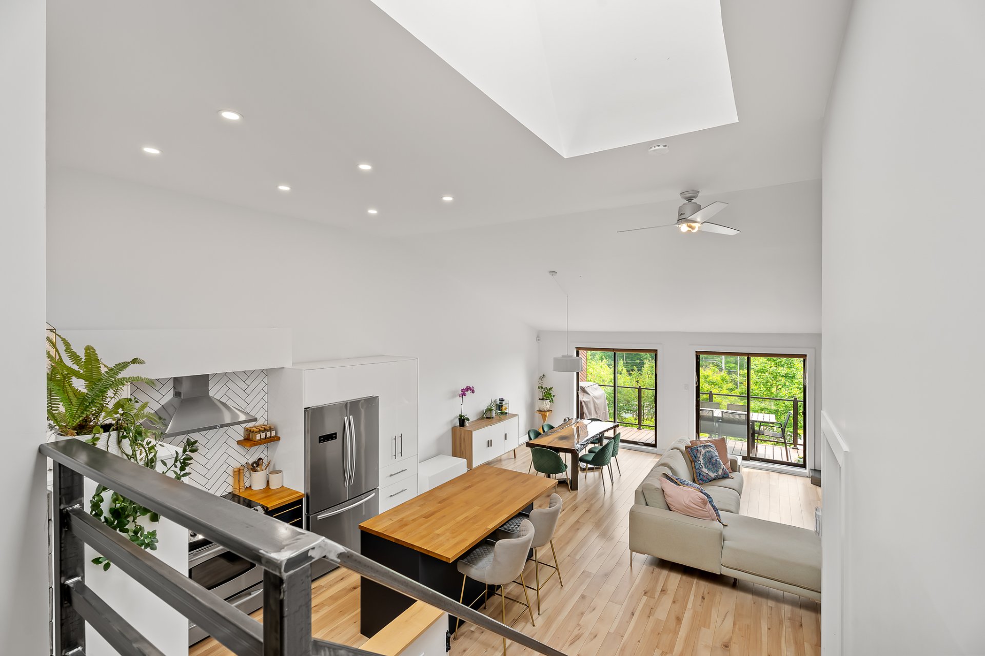 Photo - Mezzanine