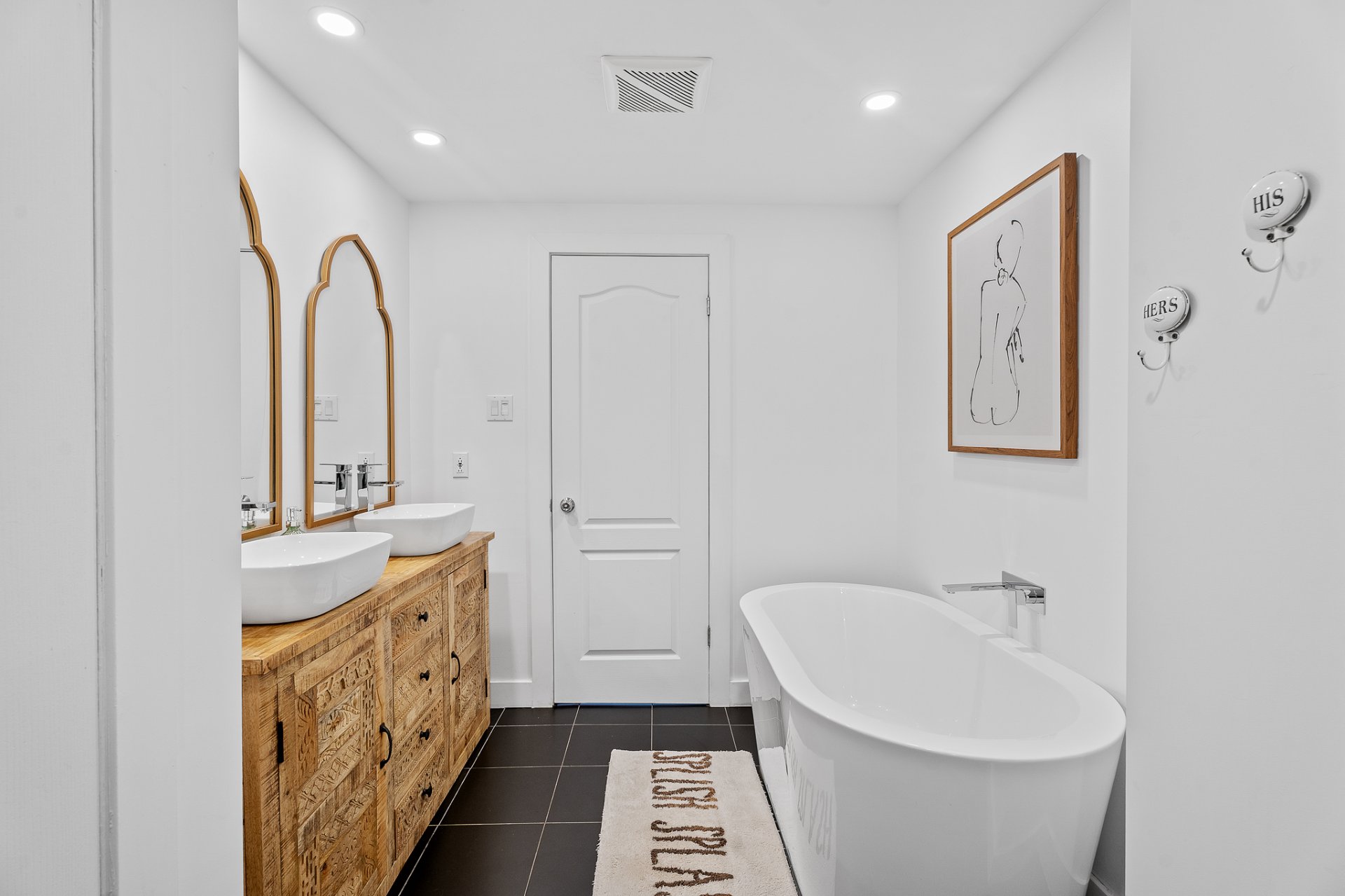Photo - Ensuite bathroom