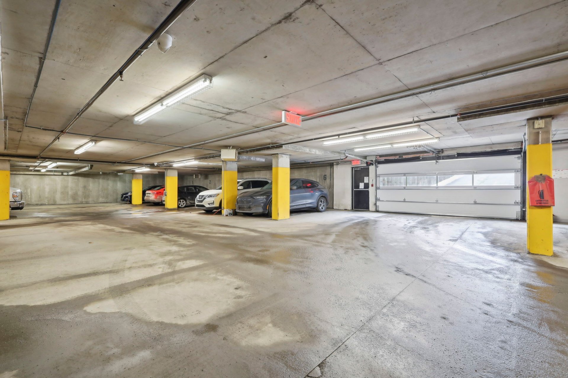 Photo - Garage