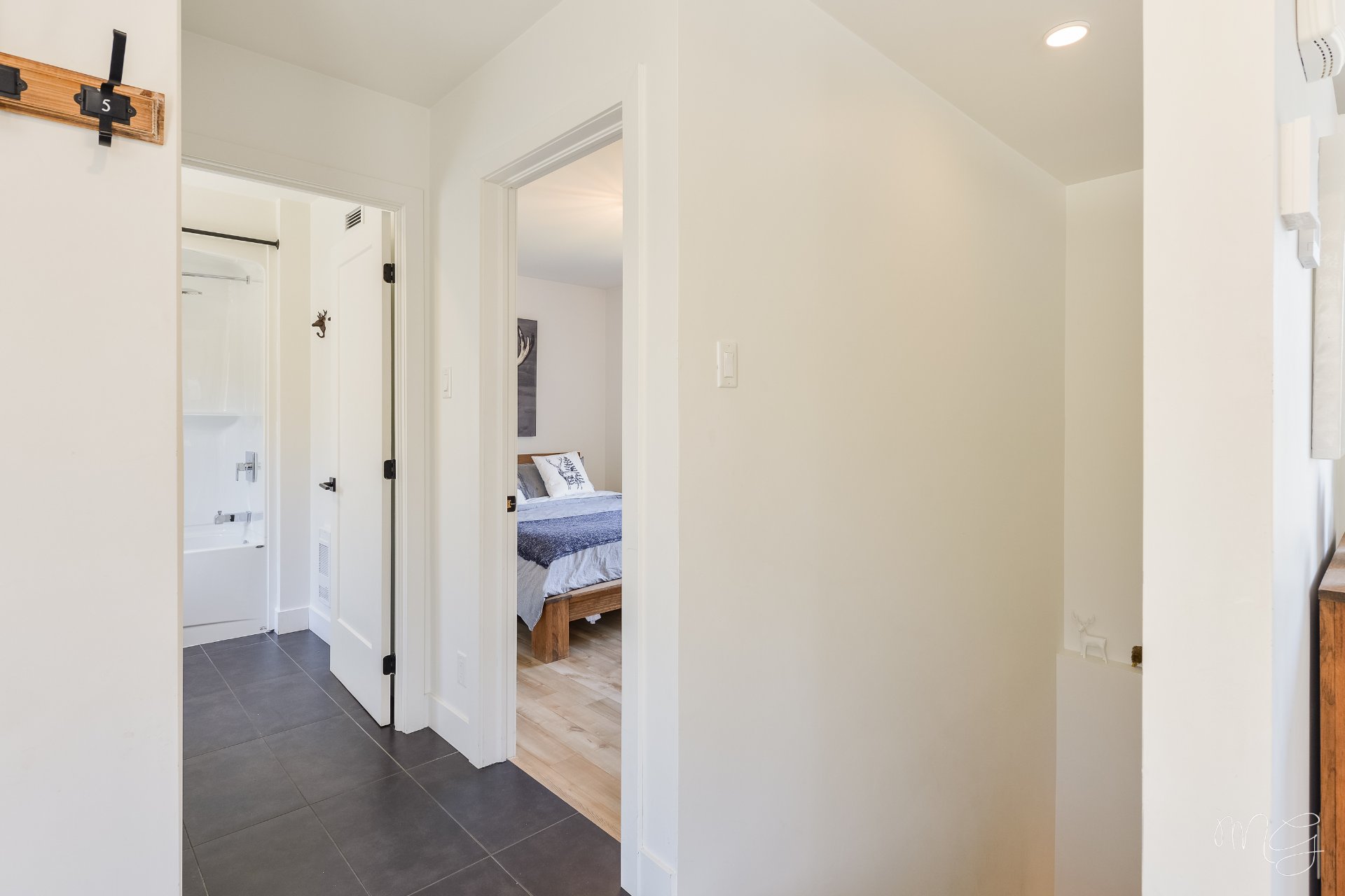Photo - PASAGEWAY
