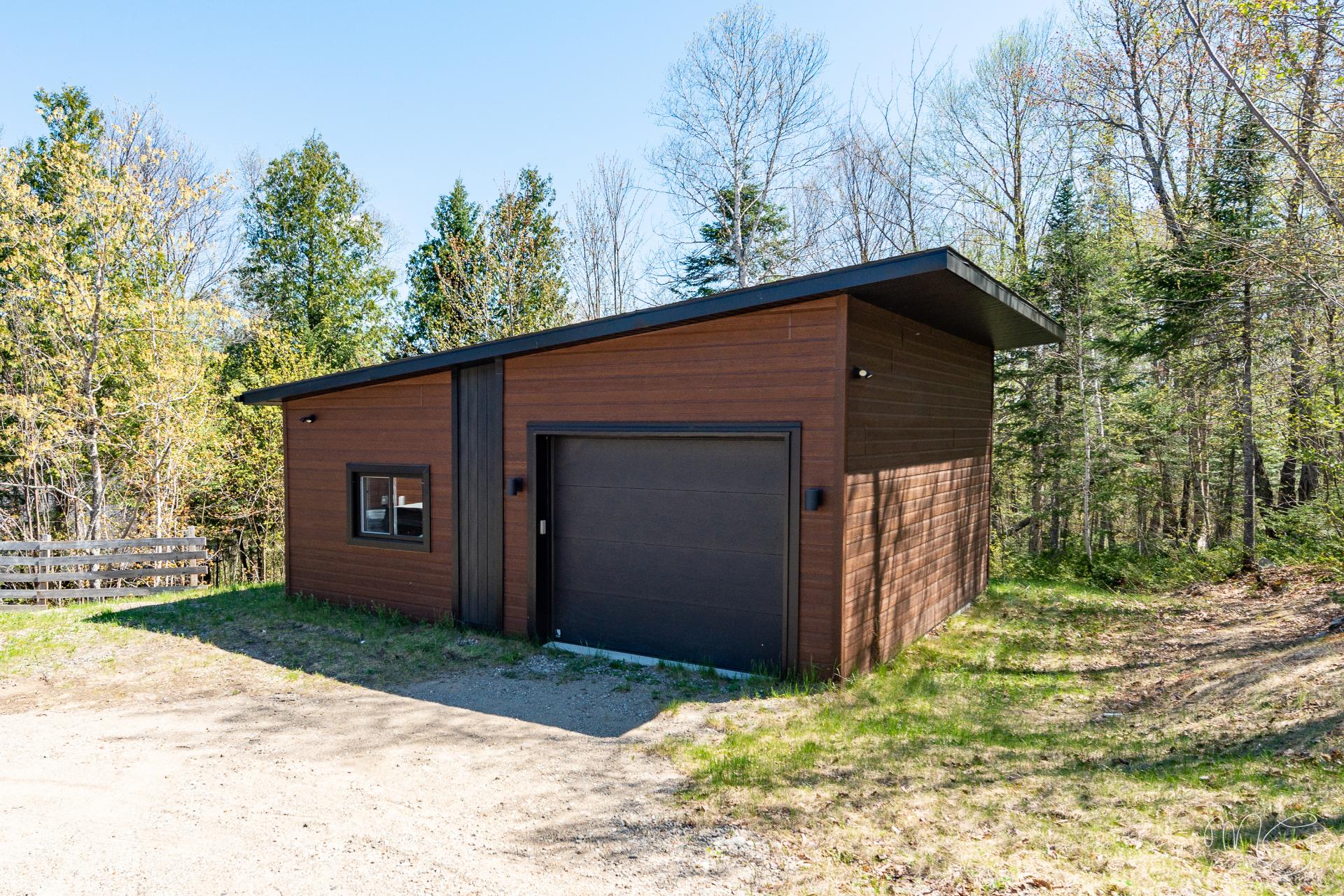 Photo - Garage
