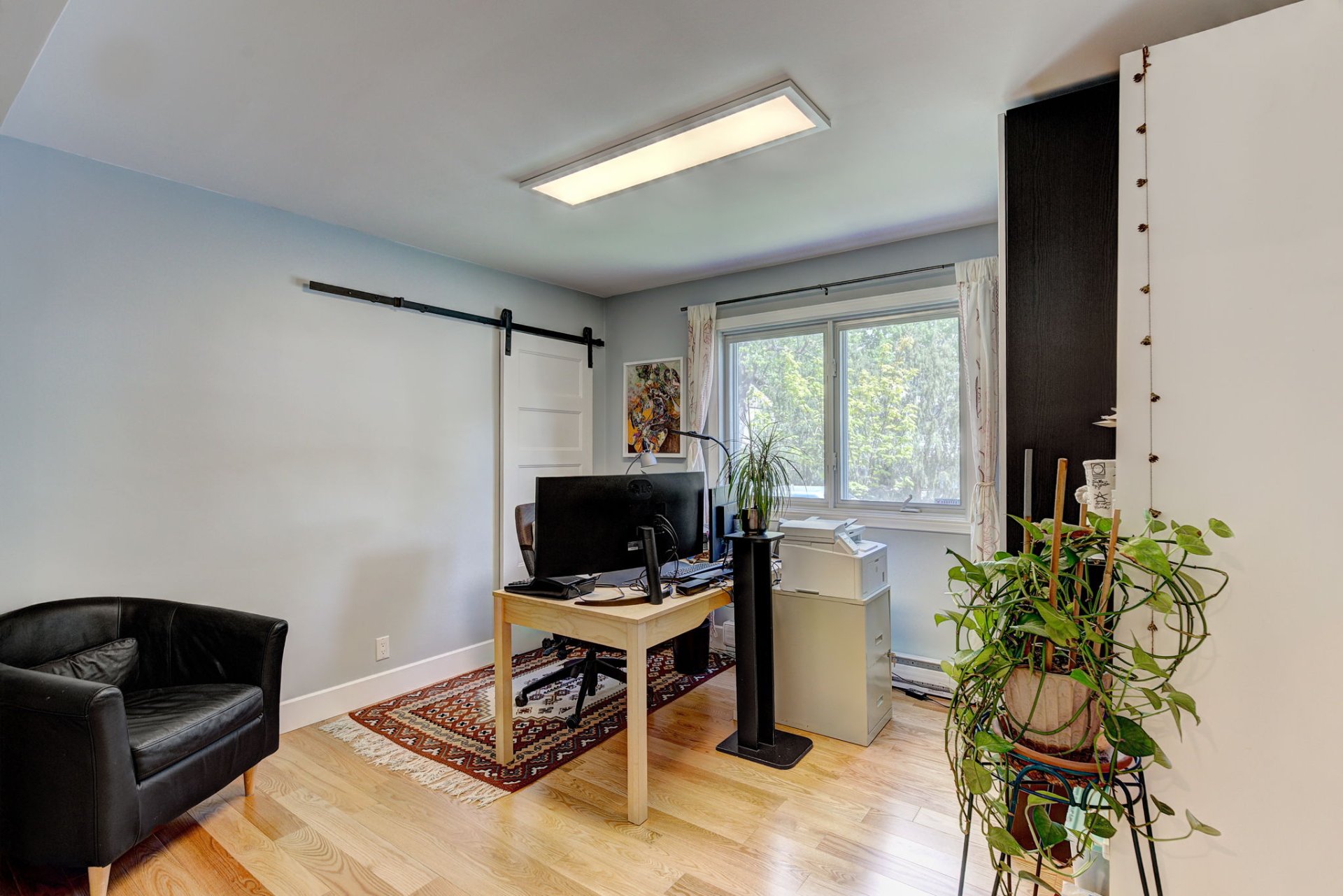 Photo - Bureau
