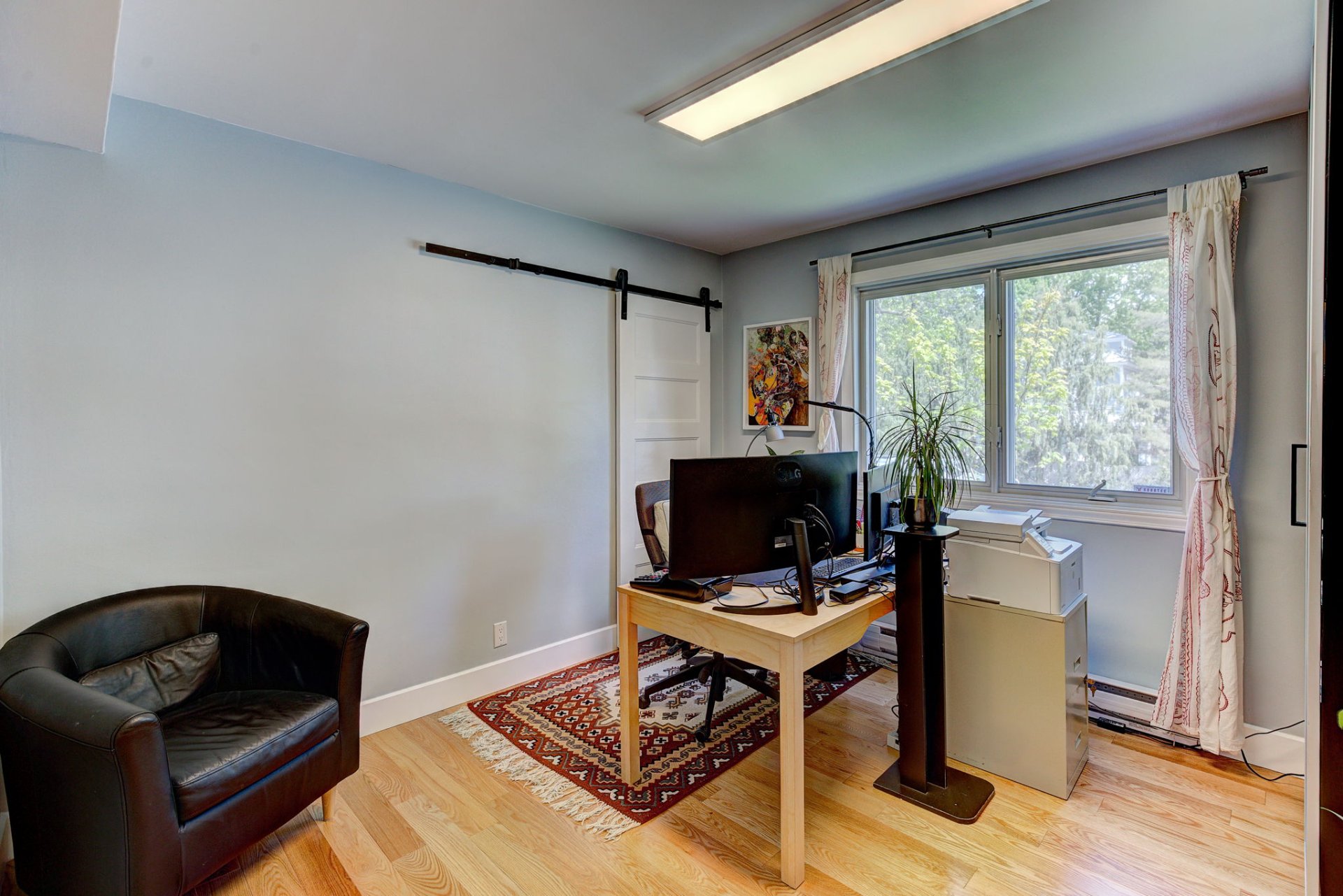 Photo - Bureau